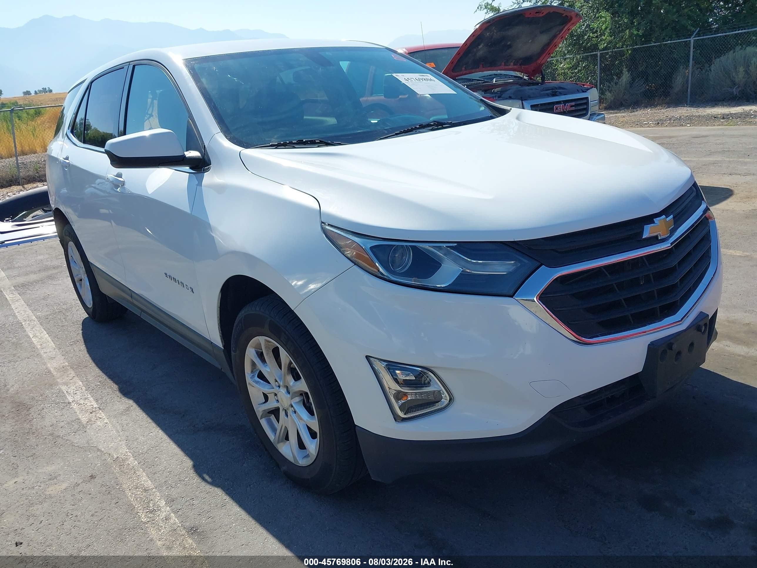 2018 Chevrolet Equinox LT, VIN 2GNAXJEV8J6251455 — Rear end