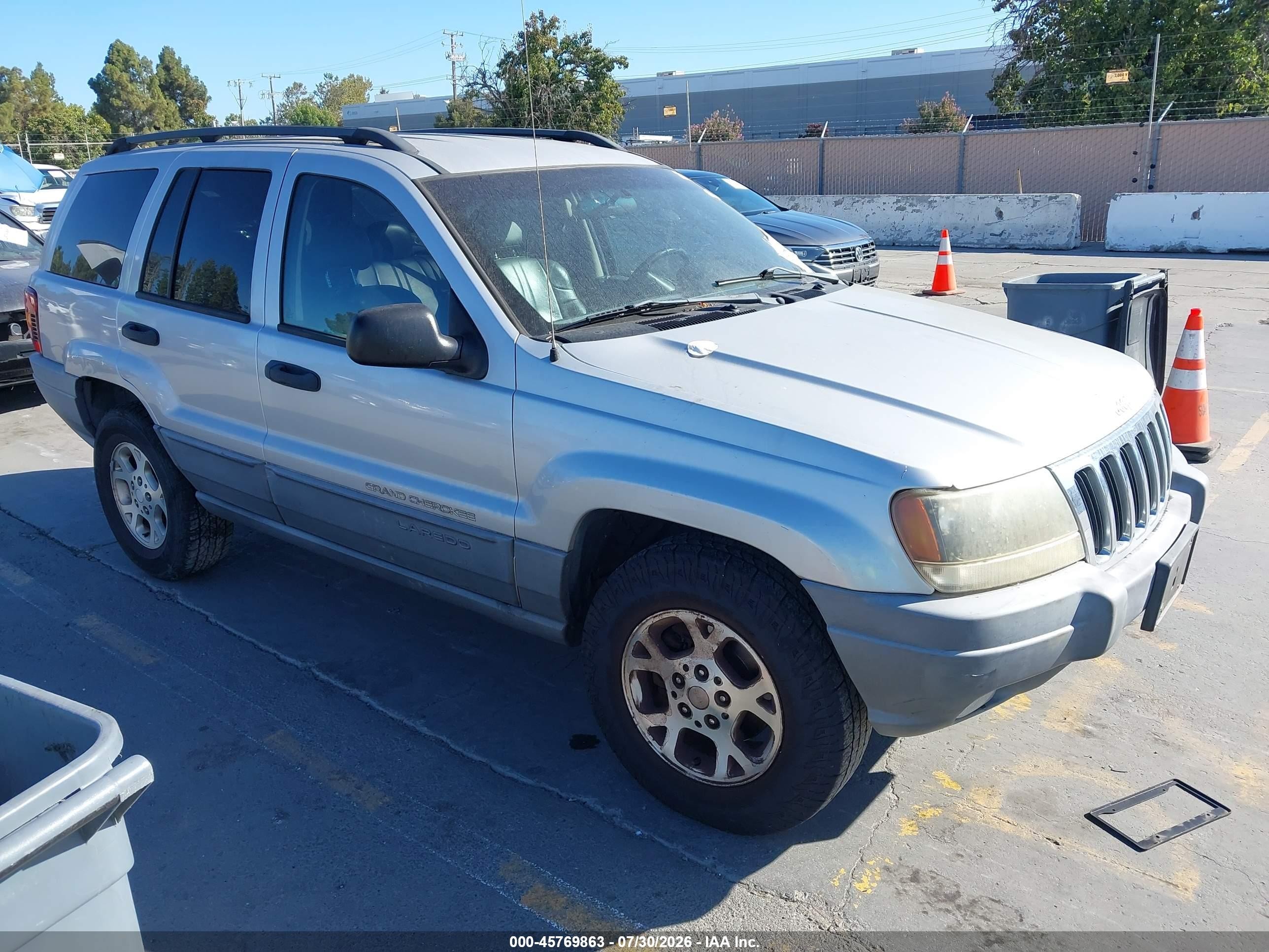 2002 Jeep Grand Cherokee Sport, VIN 1J4GW38SX2C258400 — Зад