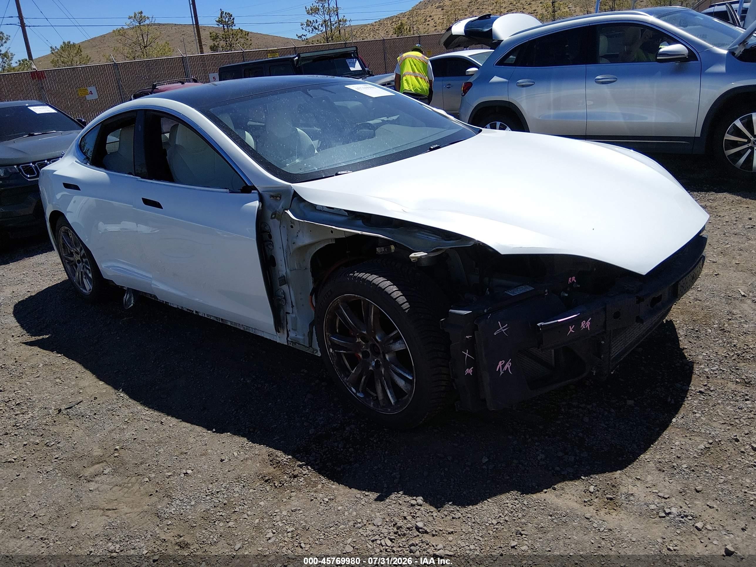 2020 Tesla Model S Performance, VIN 5YJSA1E42LF400655 — Front end