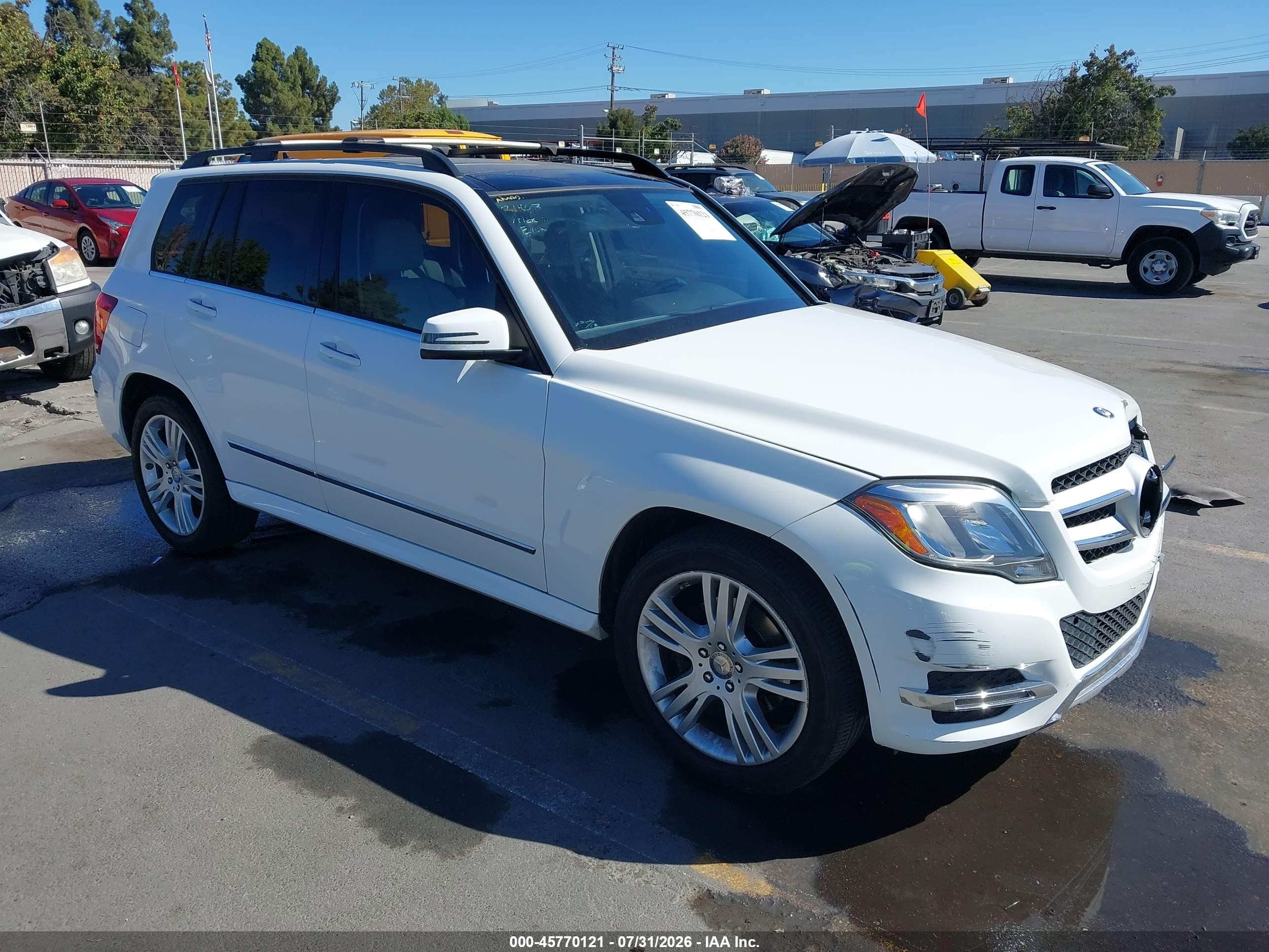 2014 Mercedes-Benz GLK 250, VIN WDCGG0EB9EG269997 — Front end