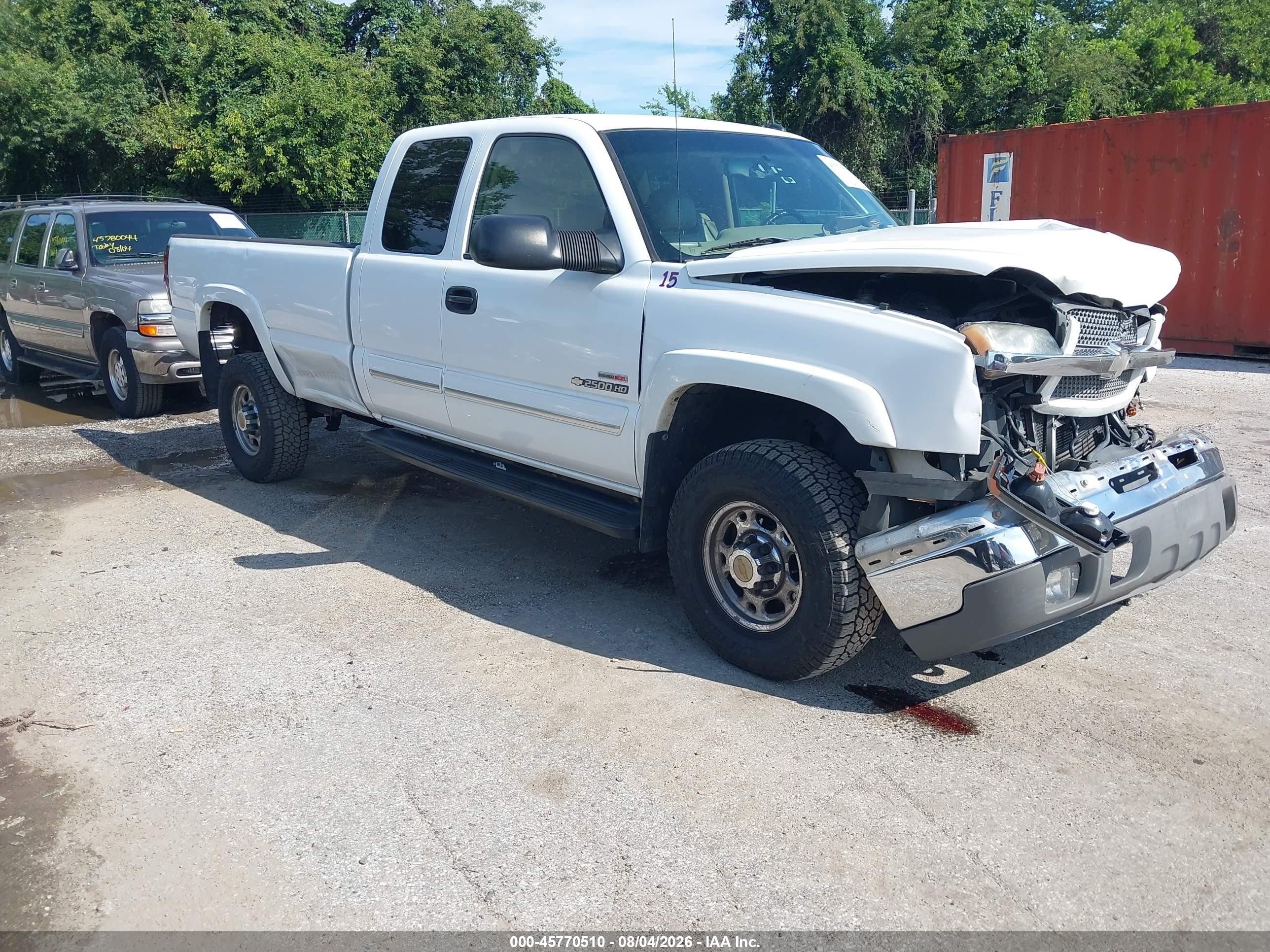 2004 Chevrolet Silverado 2500HD LS, VIN 1GCHK29224E361834 — Front end