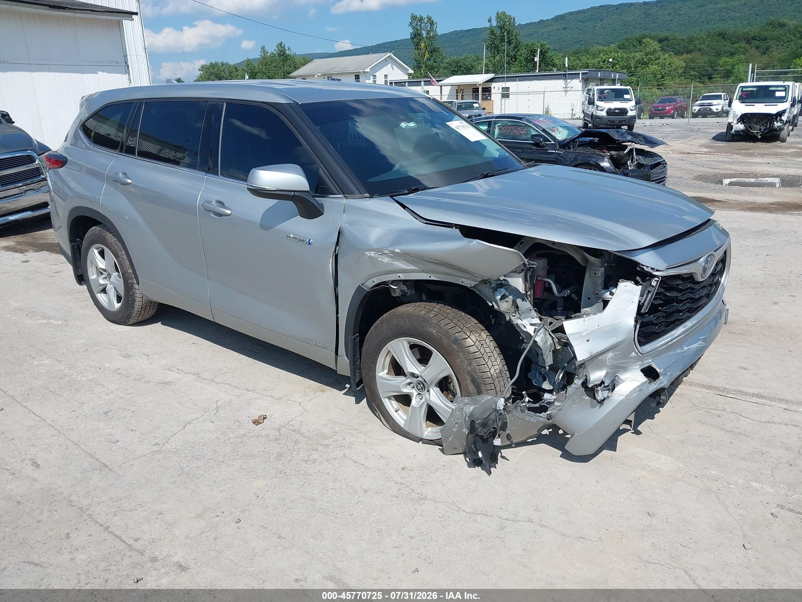 2020 Toyota Highlander Hybrid LE, VIN 5TDBBRCH8LS506458 — Перед