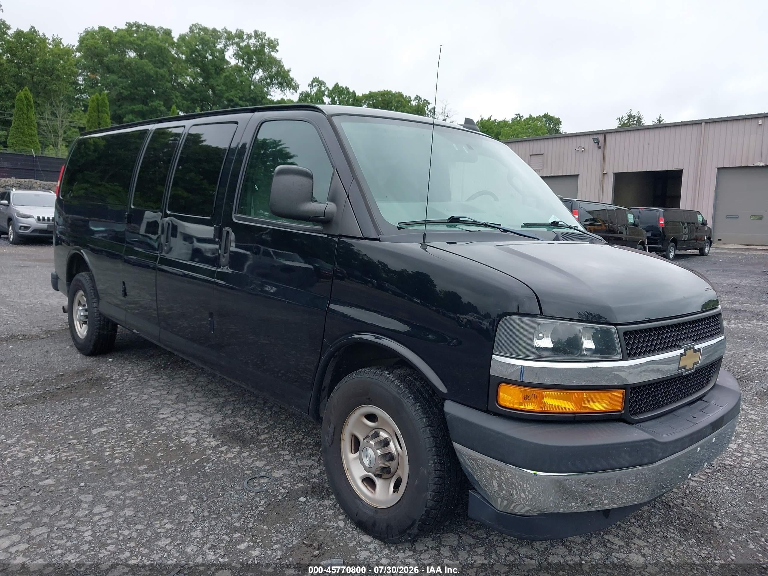 2018 Chevrolet Express Passenger LT, VIN 1GAZGPFG5J1308723 — Normal wear