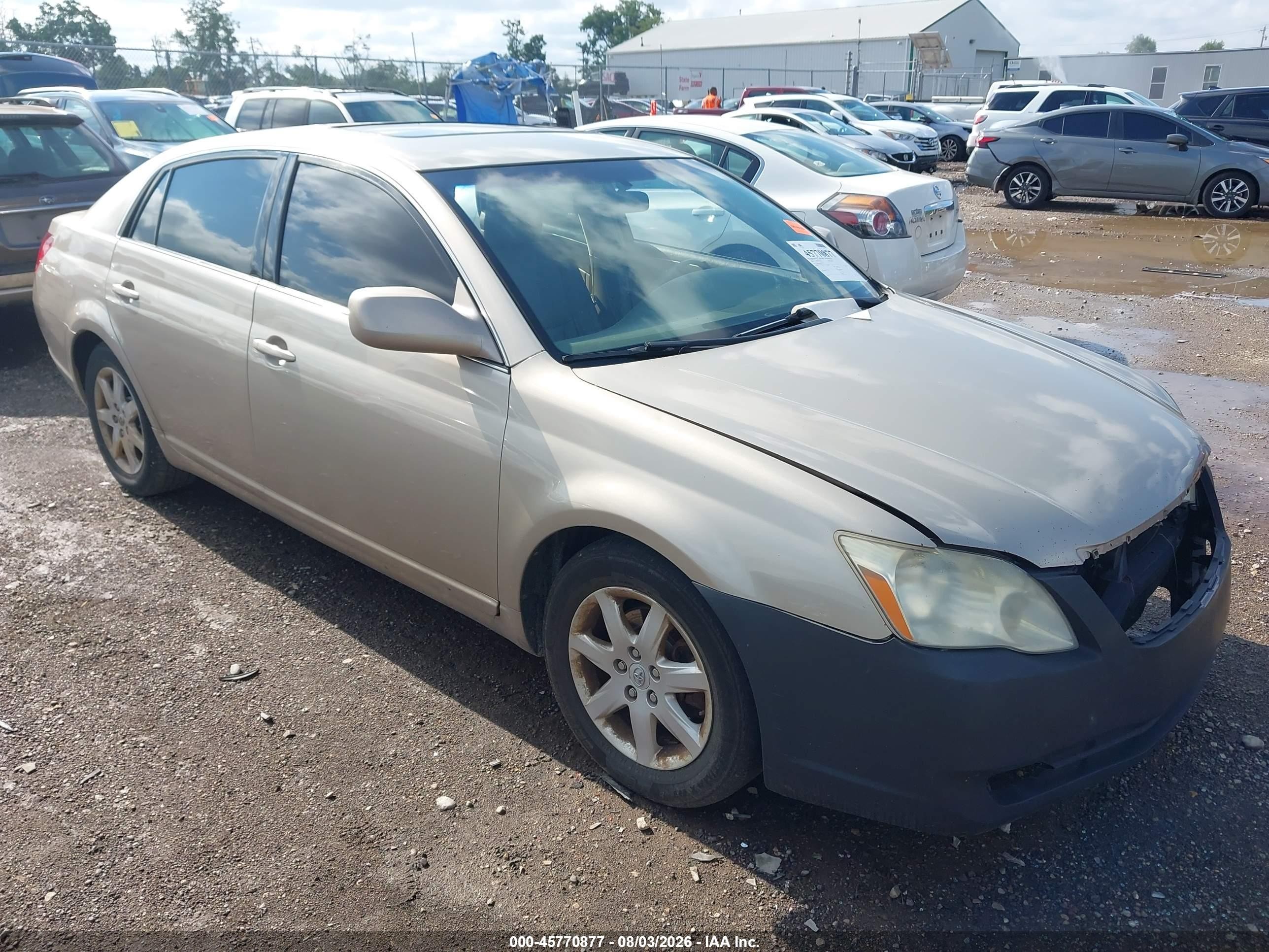 2005 Toyota Avalon XLS, VIN 4T1BK36B15U061219 — Side
