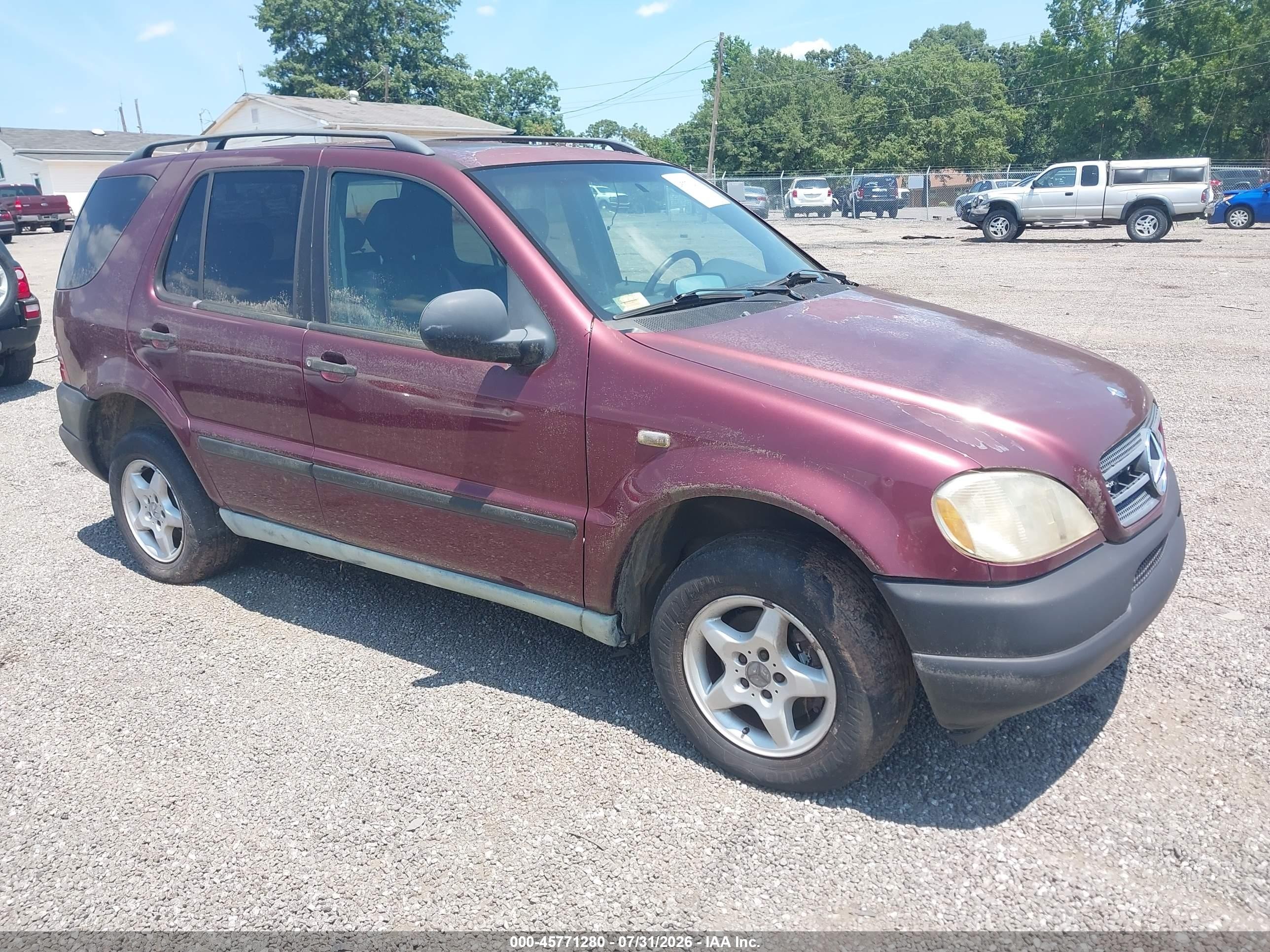 1998 Mercedes-Benz M 320/430/500, VIN 4JGAB54E3WA015480 — Normal wear