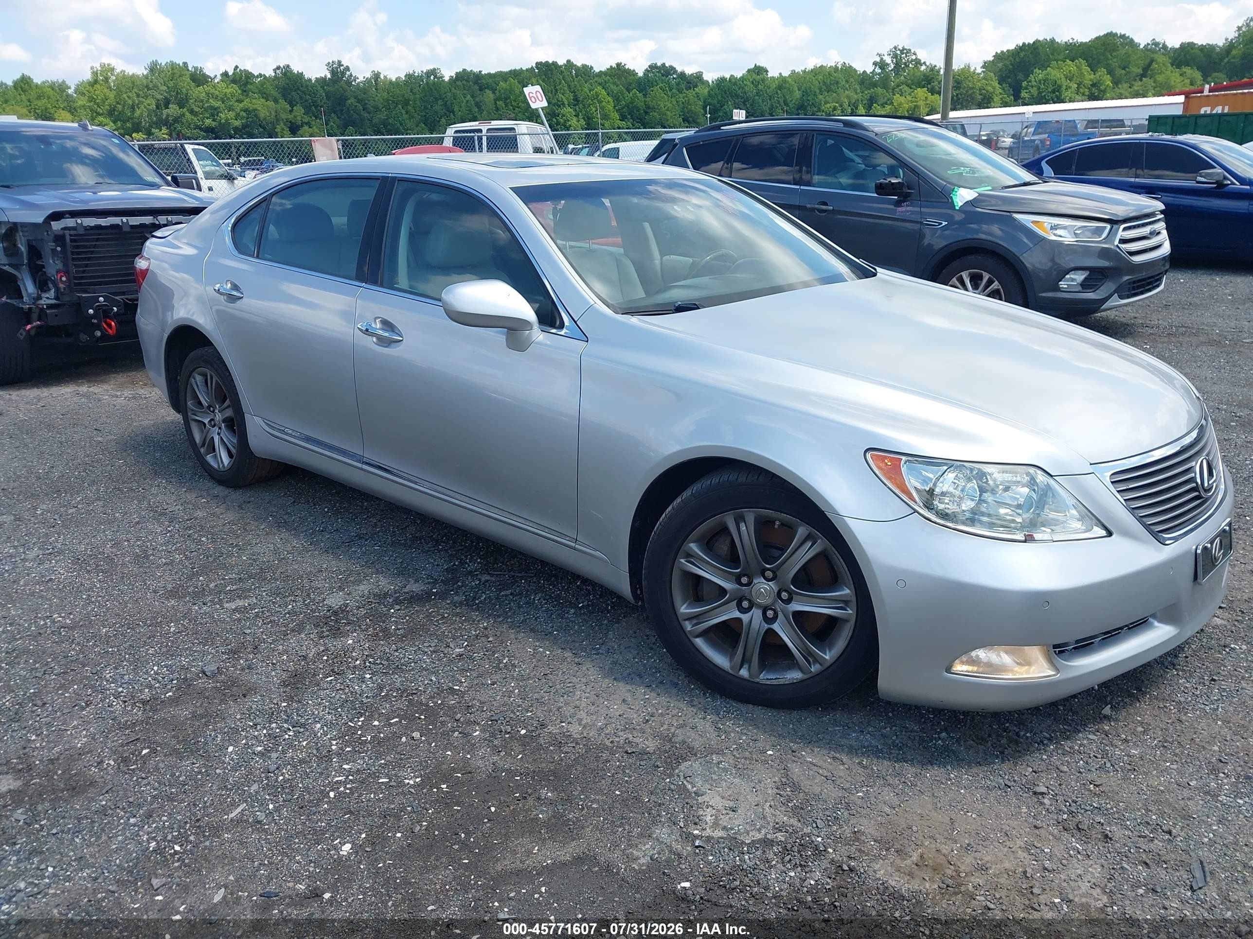 2009 Lexus LS 460 L, VIN JTHDL46F395000794 — Перед