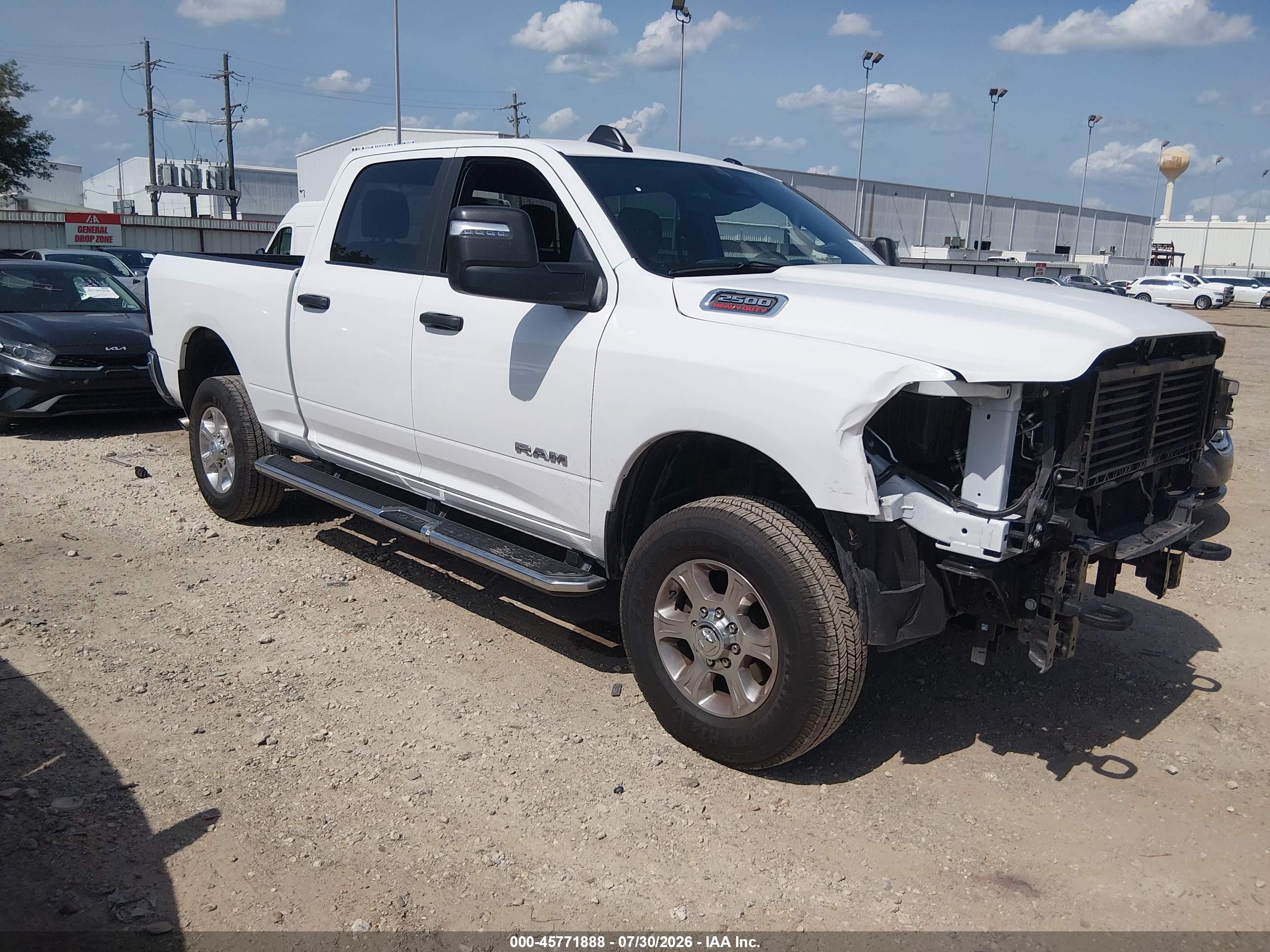 2026 Ram 2500 Big Horn, VIN 3C6UR5DJ8TG295508 — Перед