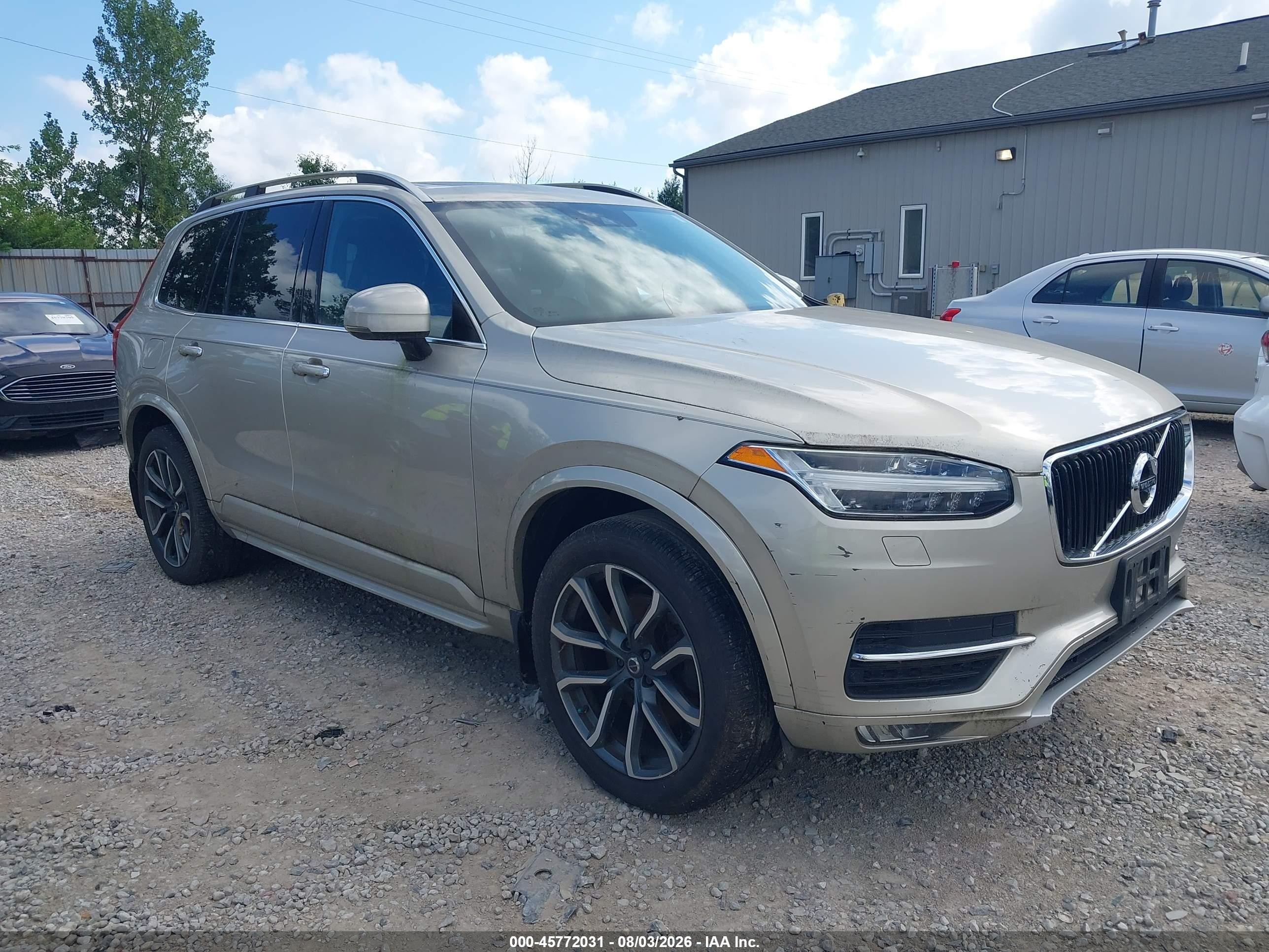 2016 Volvo XC90 T6 Momentum, VIN YV4A22PK1G1001502 — Normal wear