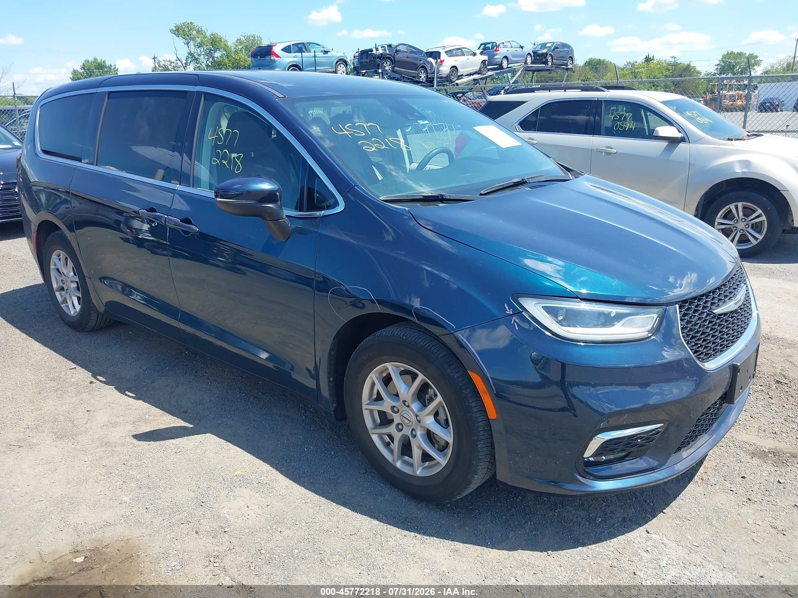 2023 Chrysler Pacifica Touring L, VIN 2C4RC1BG8PR627771 — Зад