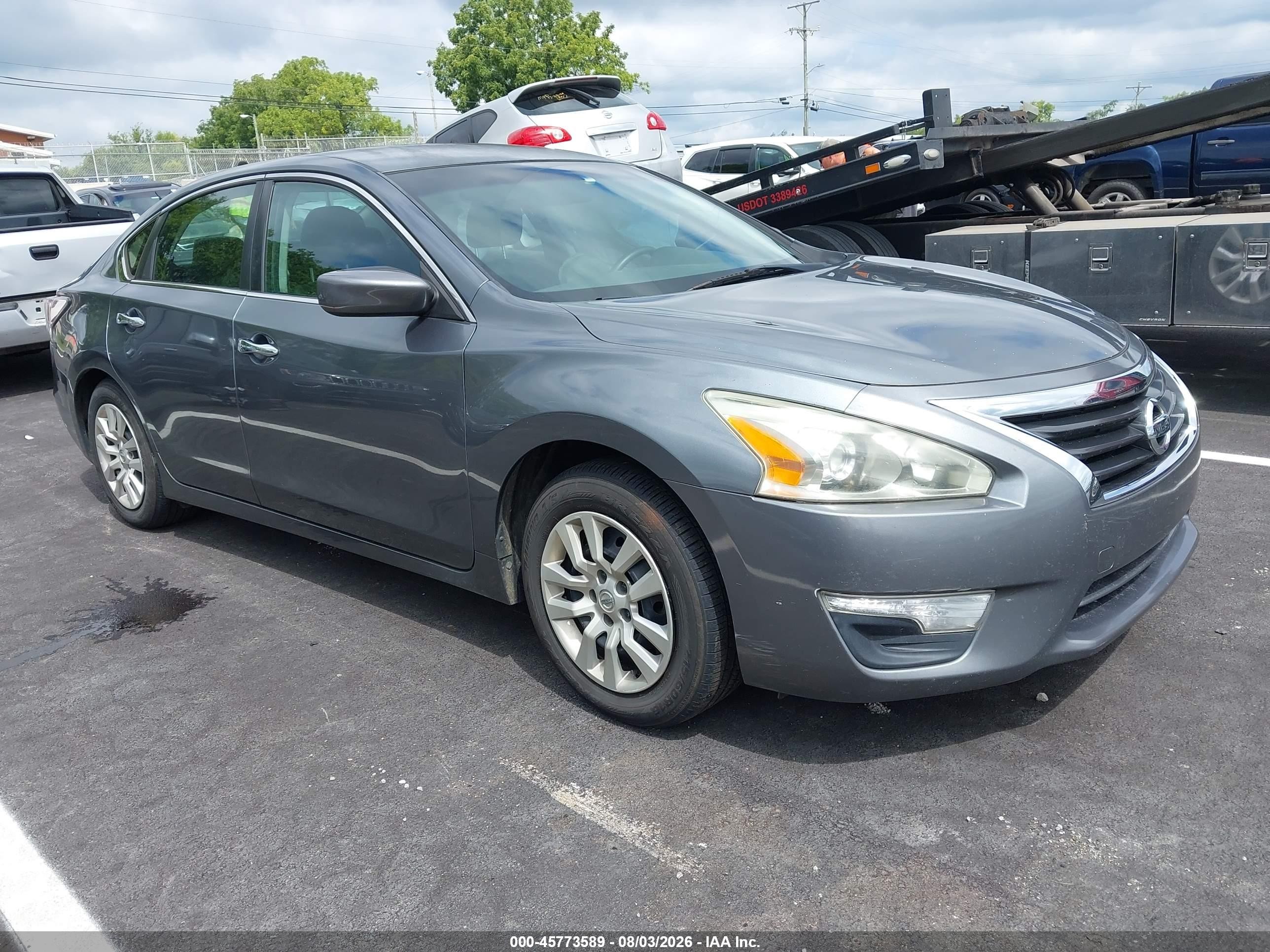 2014 Nissan Altima 2.5, VIN 1N4AL3AP3EN343717 — Side