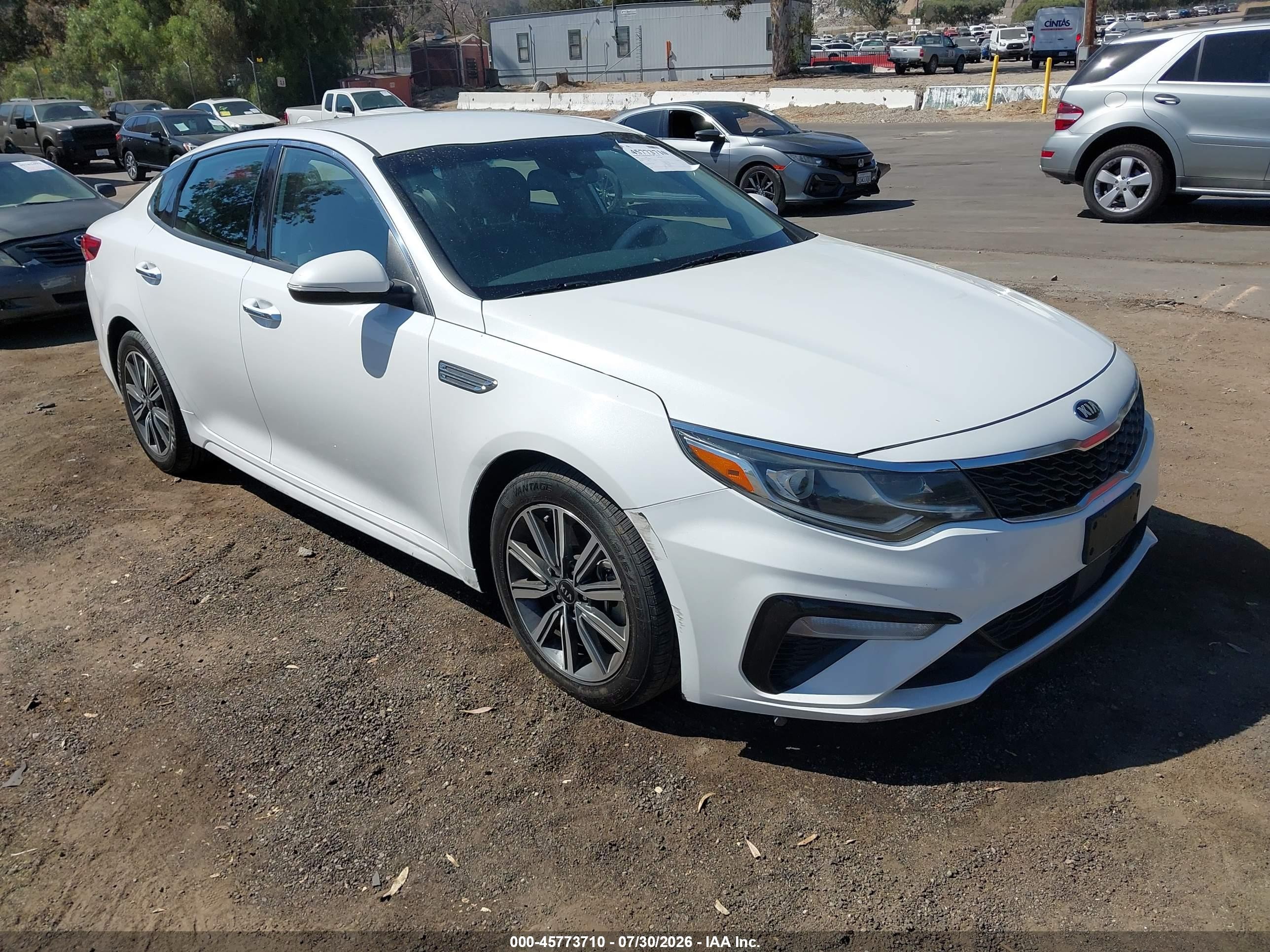 2020 Kia Optima EX Premium, VIN 5XXGU4L18LG408070 — Бок