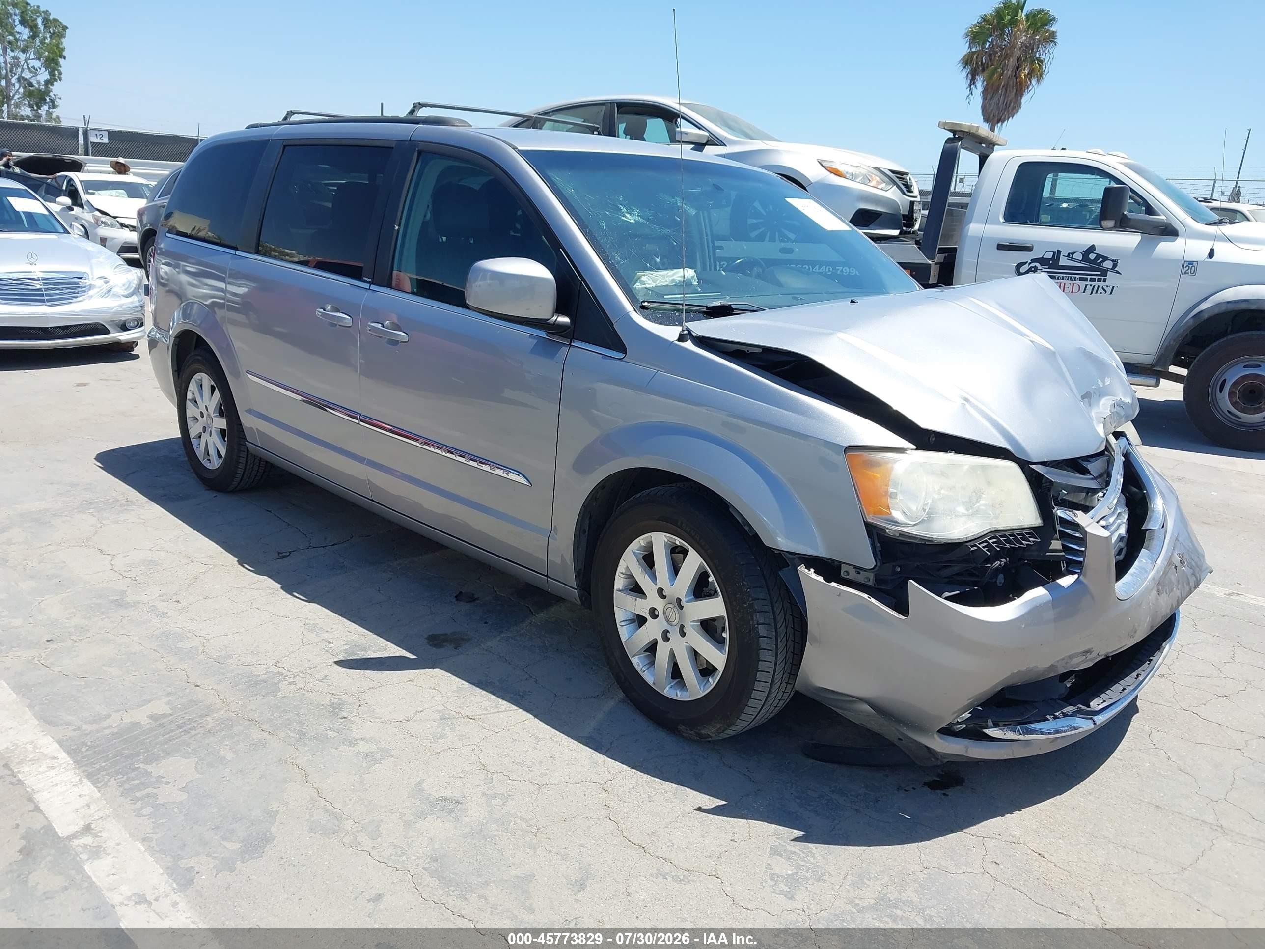 2014 Chrysler Town & Country Touring, VIN 2C4RC1BG9ER211838 — Front end