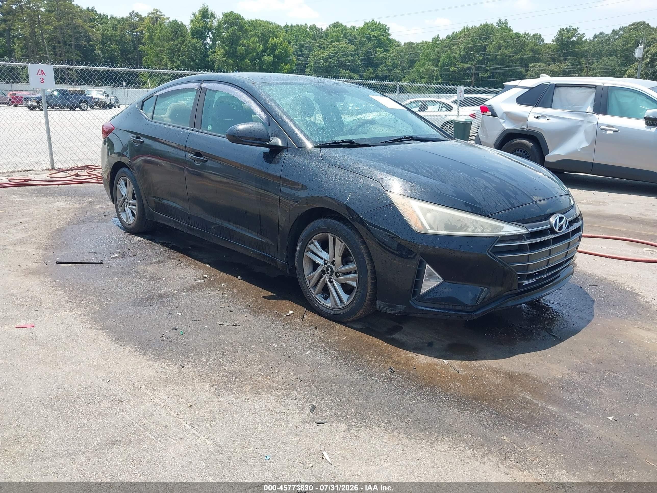 2019 Hyundai Elantra SEL, VIN KMHD84LF2KU822288 — Normal wear