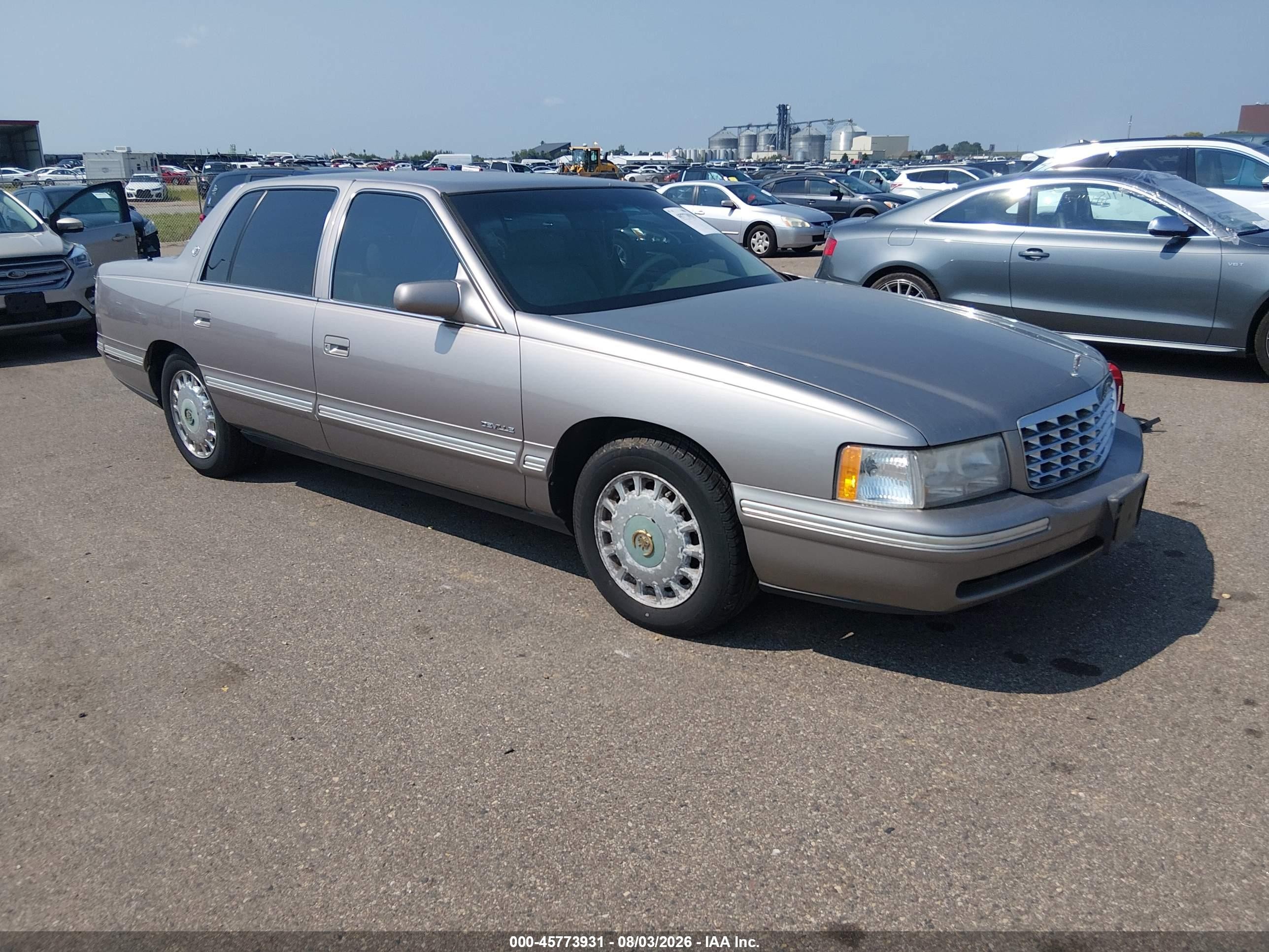 1998 Cadillac DeVille, VIN 1G6KD54Y9WU773774 — Normal wear