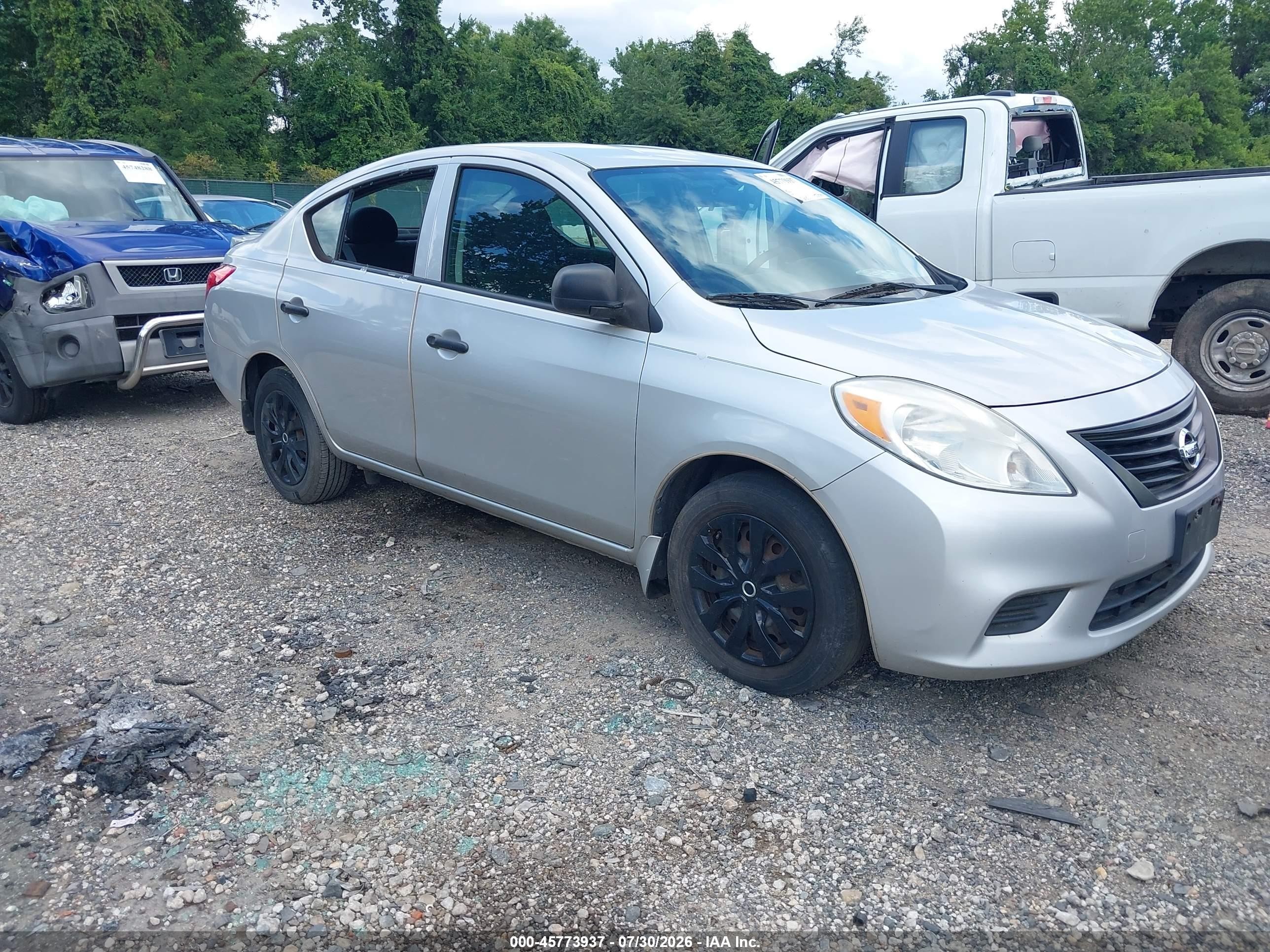 2013 Nissan Versa SV, VIN 3N1CN7APXDL881210 — Normal wear