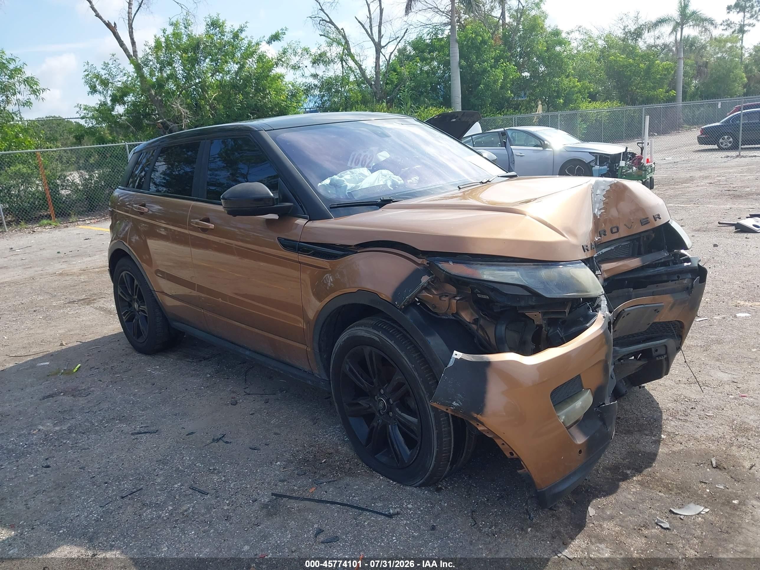 2014 Land Rover Range Rover Evoque Dynamic, VIN SALVT2BG6EH877967 — Front end