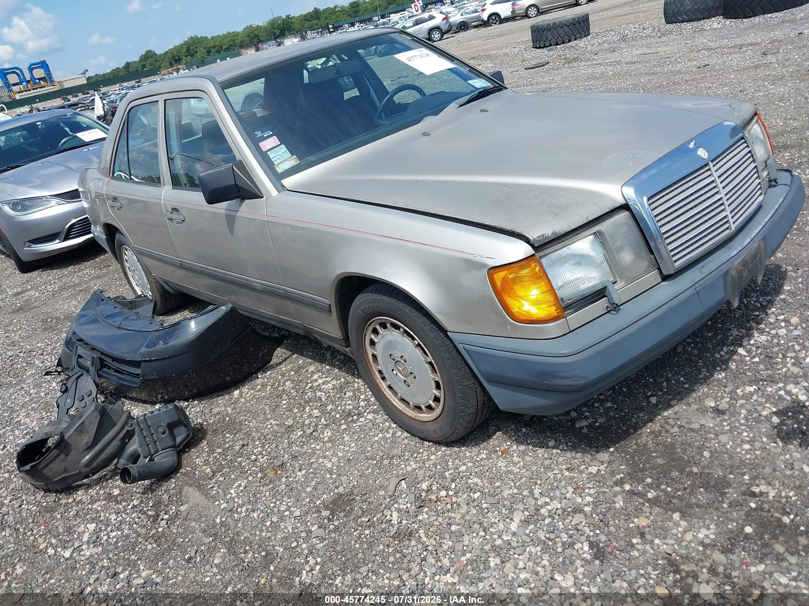 1987 Mercedes-Benz 300 E, VIN WDBEA30D0HA558474 — Front end