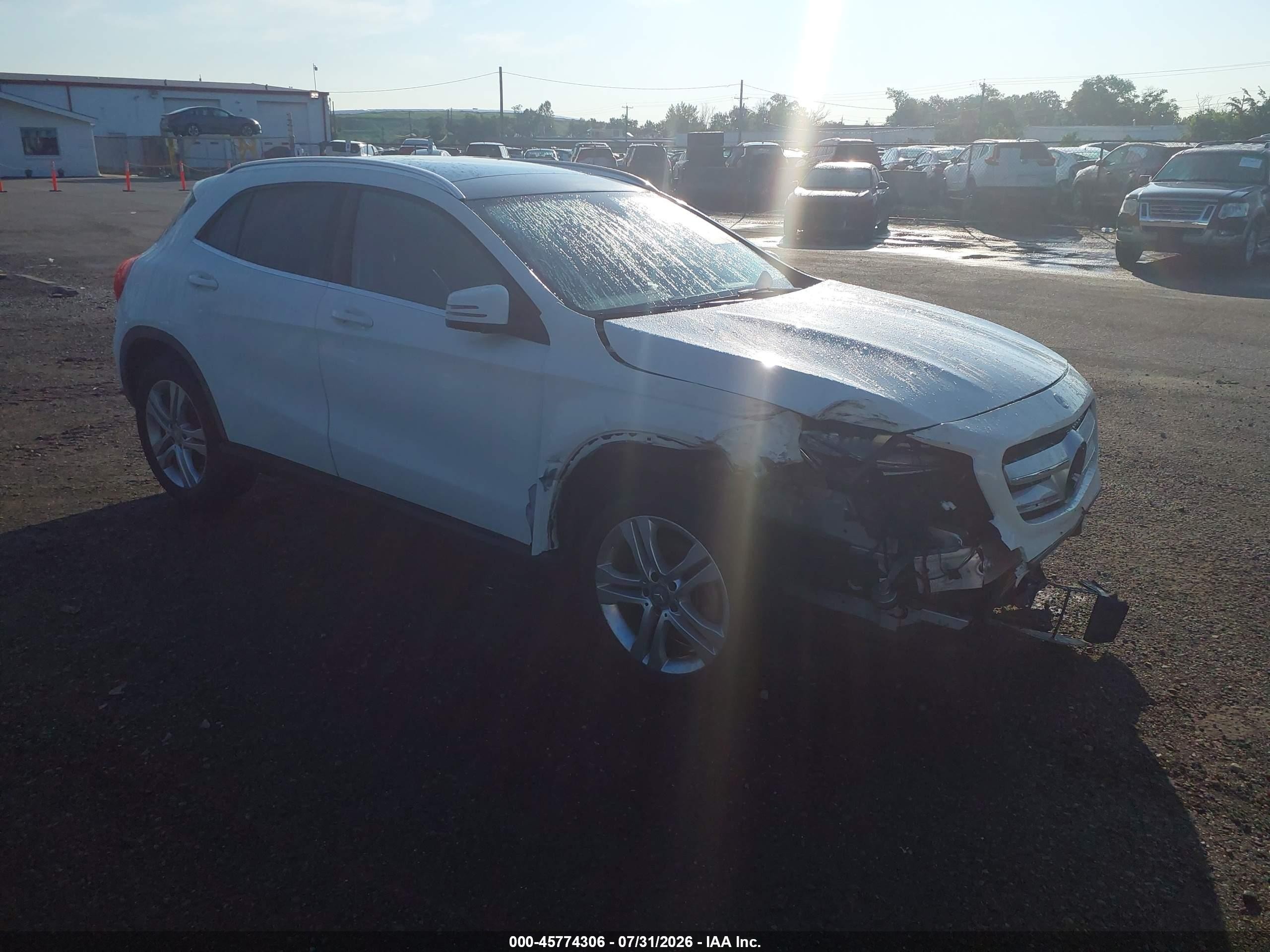 2015 Mercedes-Benz GLA 250, VIN WDCTG4GBXFJ152226 — Front end