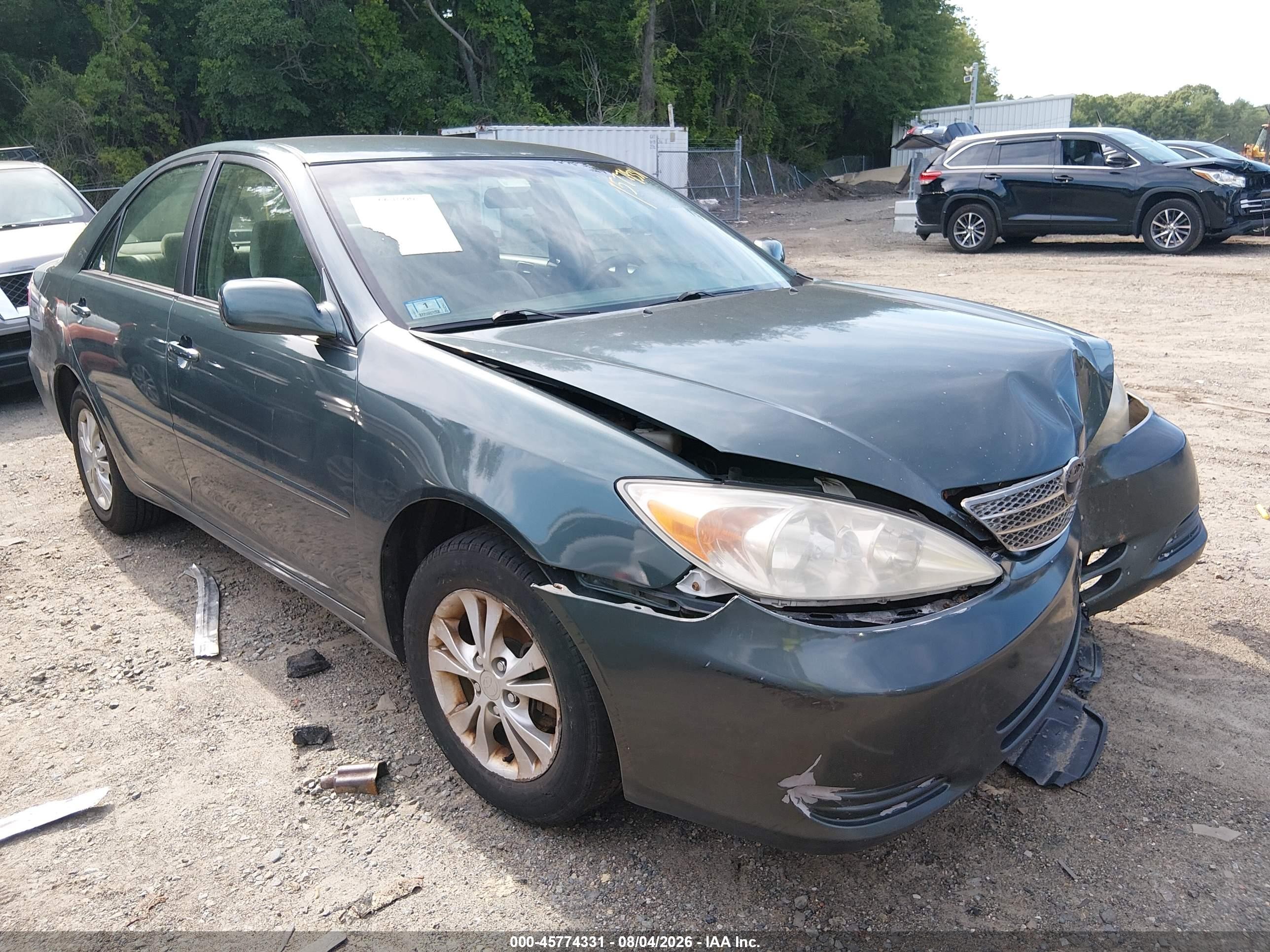 2004 Toyota Camry LE, VIN 4T1BF32K84U069794 — Front end