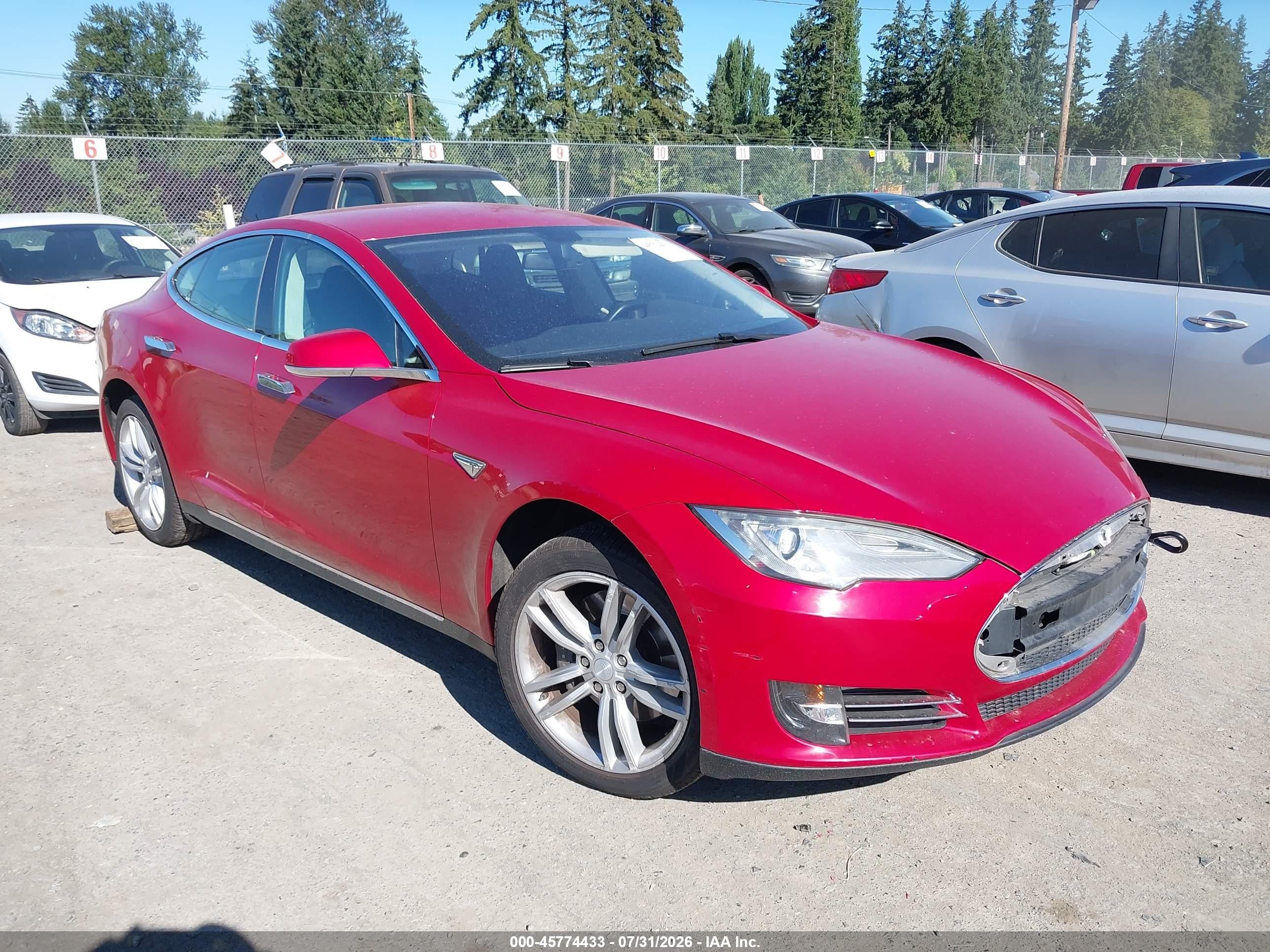 2014 Tesla Model S 60, VIN 5YJSA1H1XEFP29429 — Normal wear