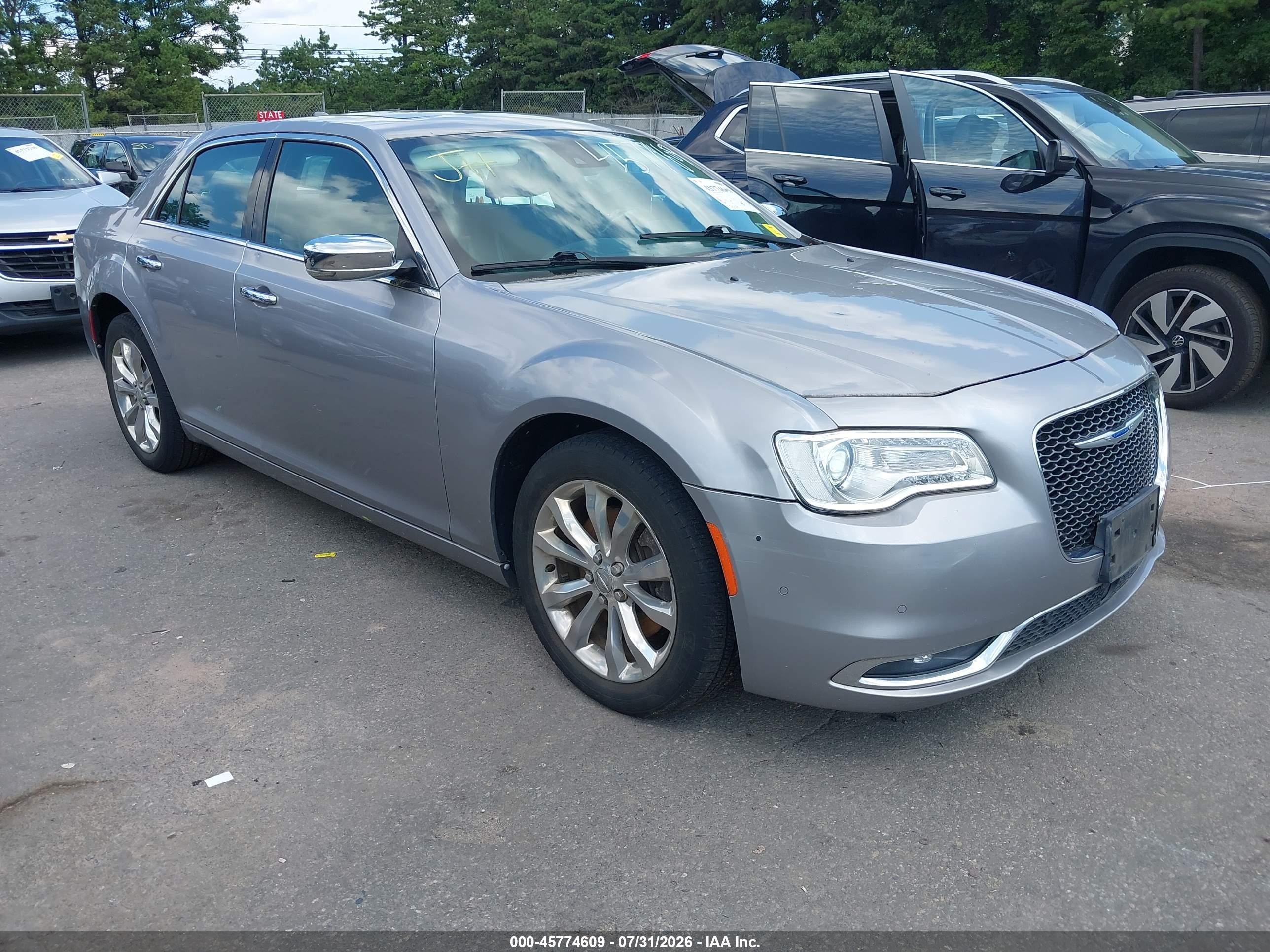 2018 Chrysler 300 Limited, VIN 2C3CCAKG3JH304560 — Крыша