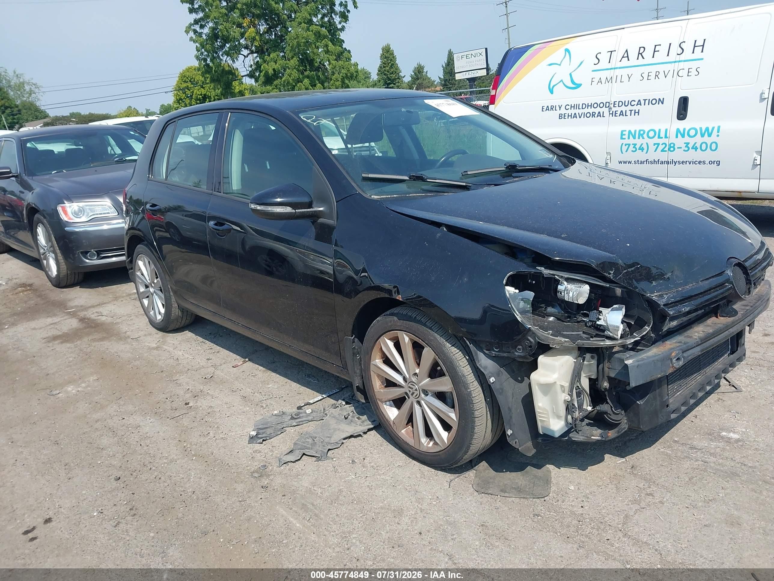 2014 Volkswagen Golf TDI, VIN WVWDM7AJ9EW000203 — Front end
