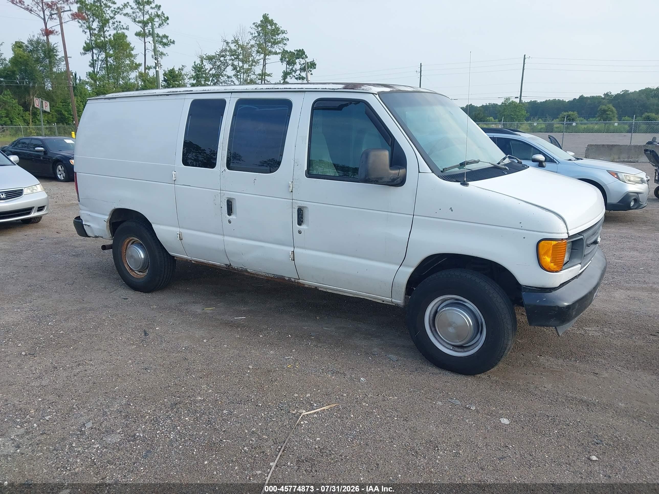 2004 Ford Econoline Cargo, VIN 1FTNE24W84HA08811 — Перед