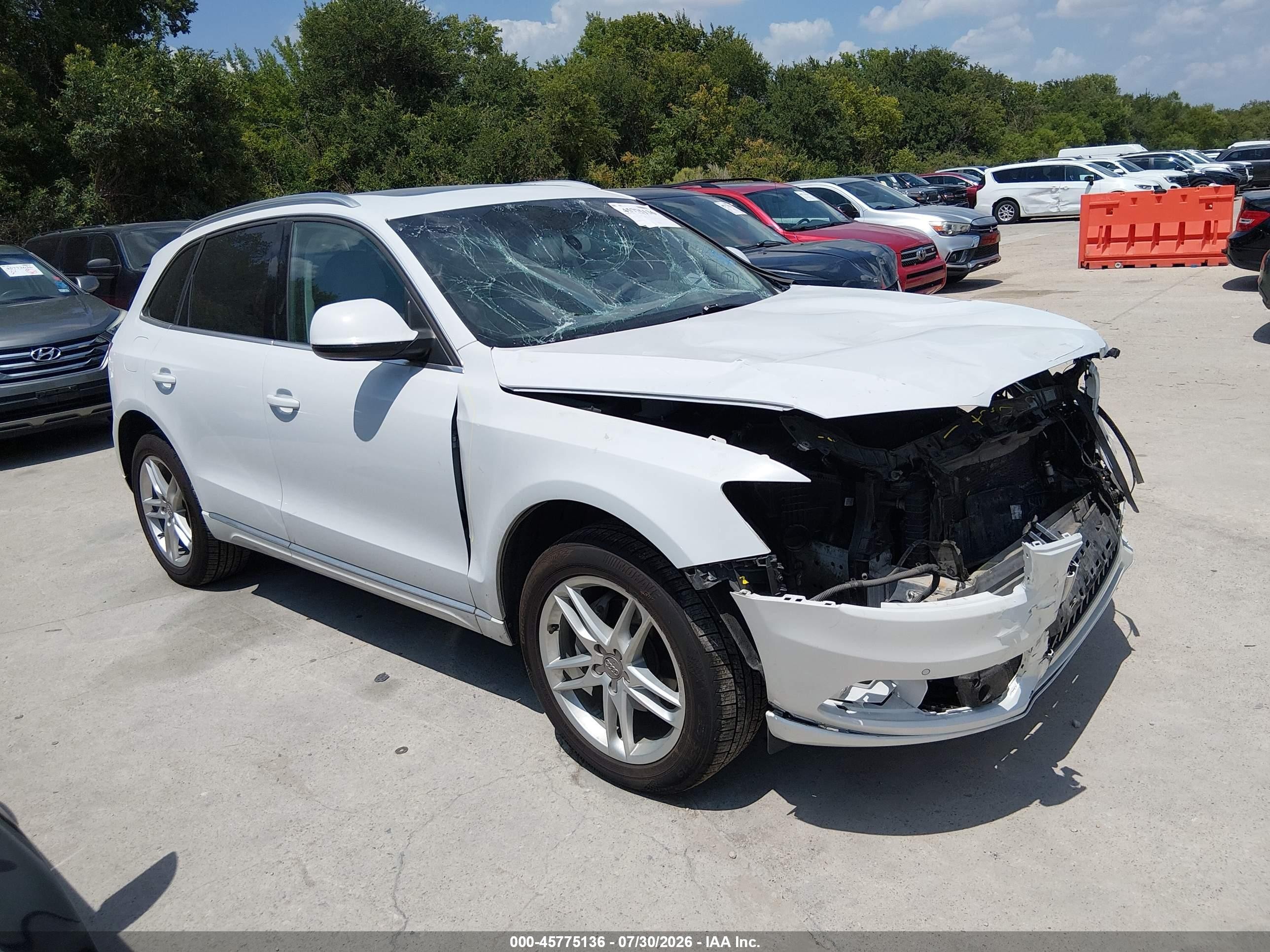 2014 Audi Q5 Premium Plus, VIN WA1LFAFP9EA101488 — Normal wear