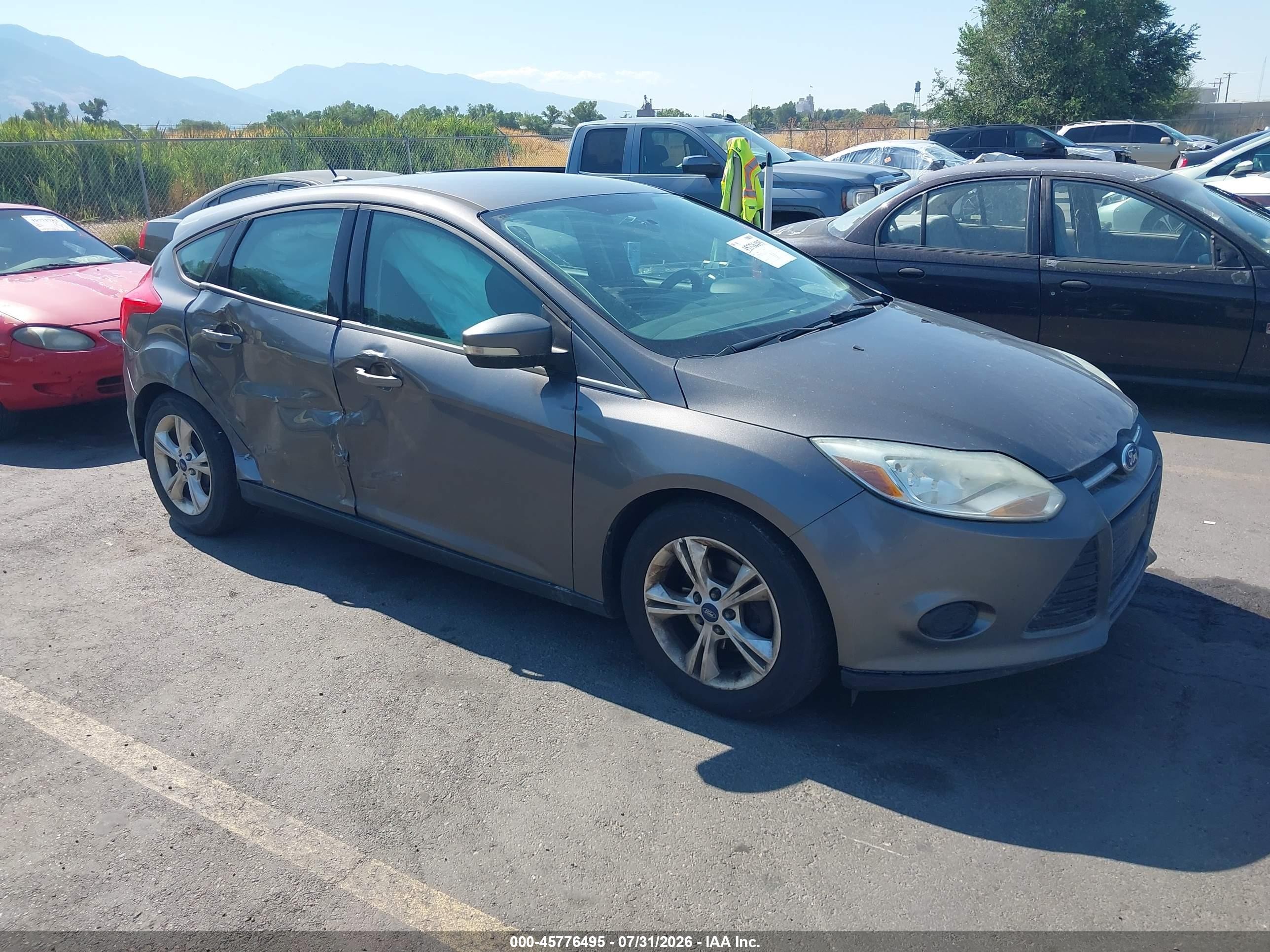 2013 Ford Focus SE, VIN 1FADP3K24DL325547 — Normal wear