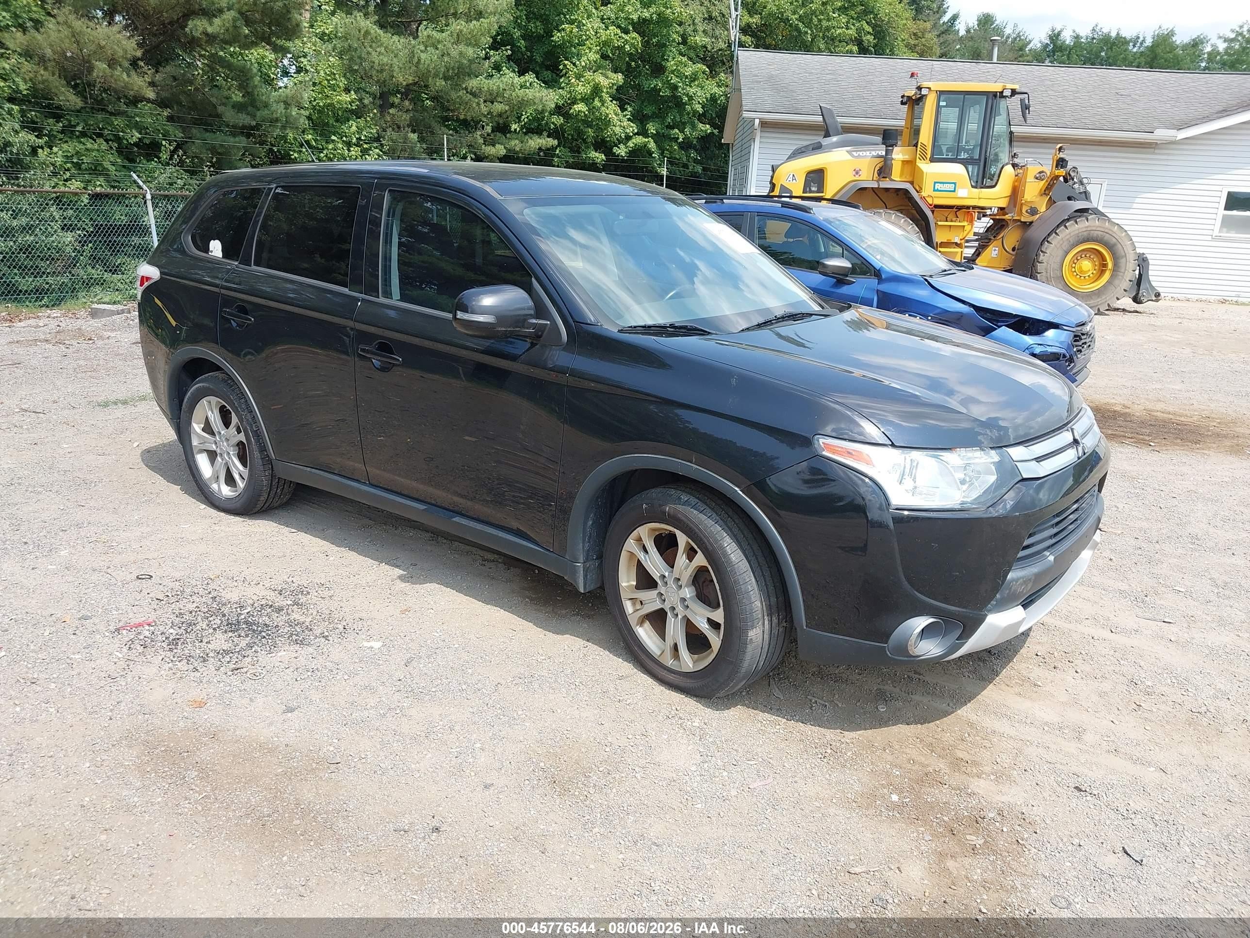2015 Mitsubishi Outlander SE, VIN JA4AZ3A3XFZ012059 — Normal wear