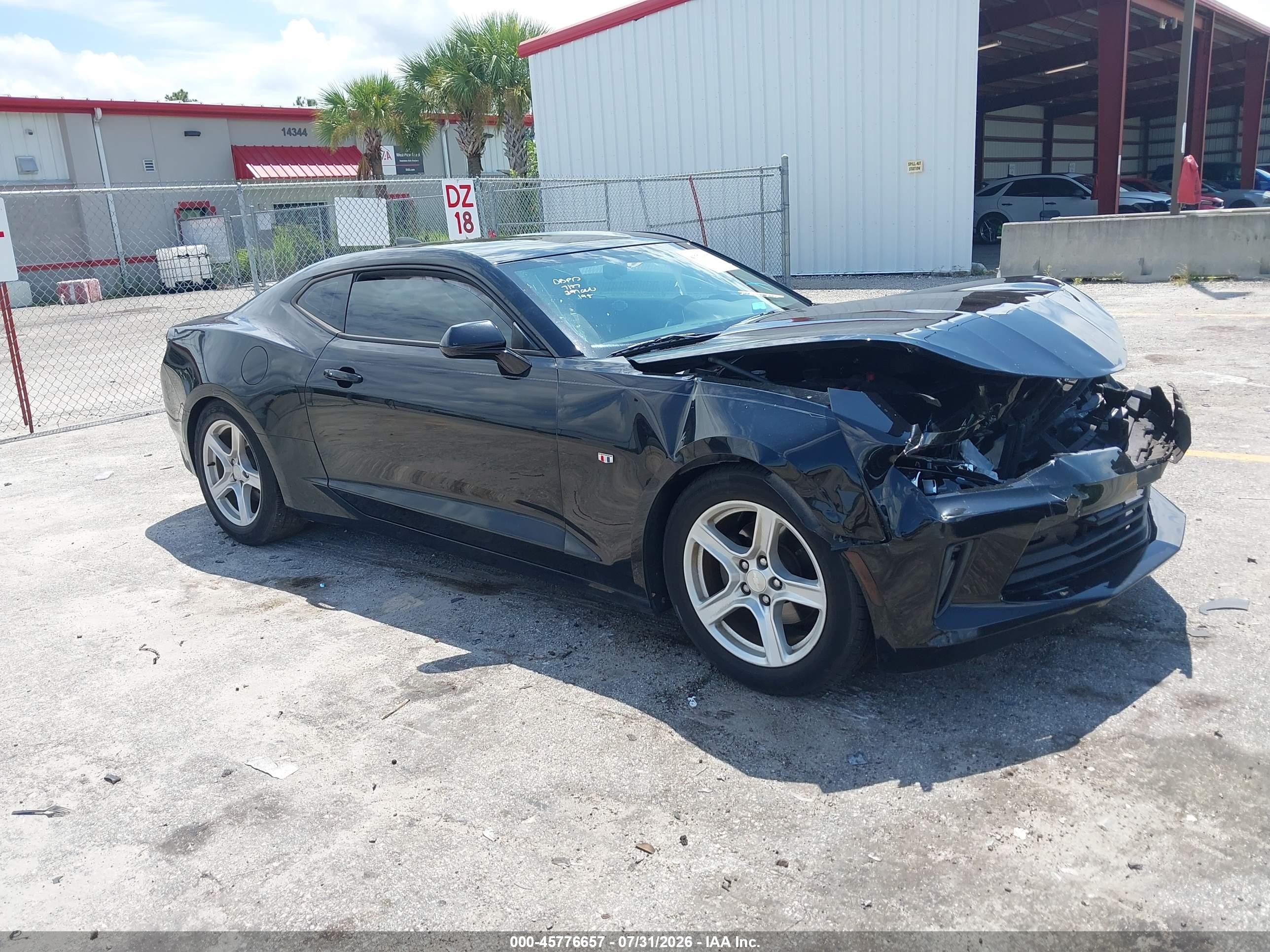2017 Chevrolet Camaro 1LT, VIN 1G1FB1RX9H0160781 — Front end