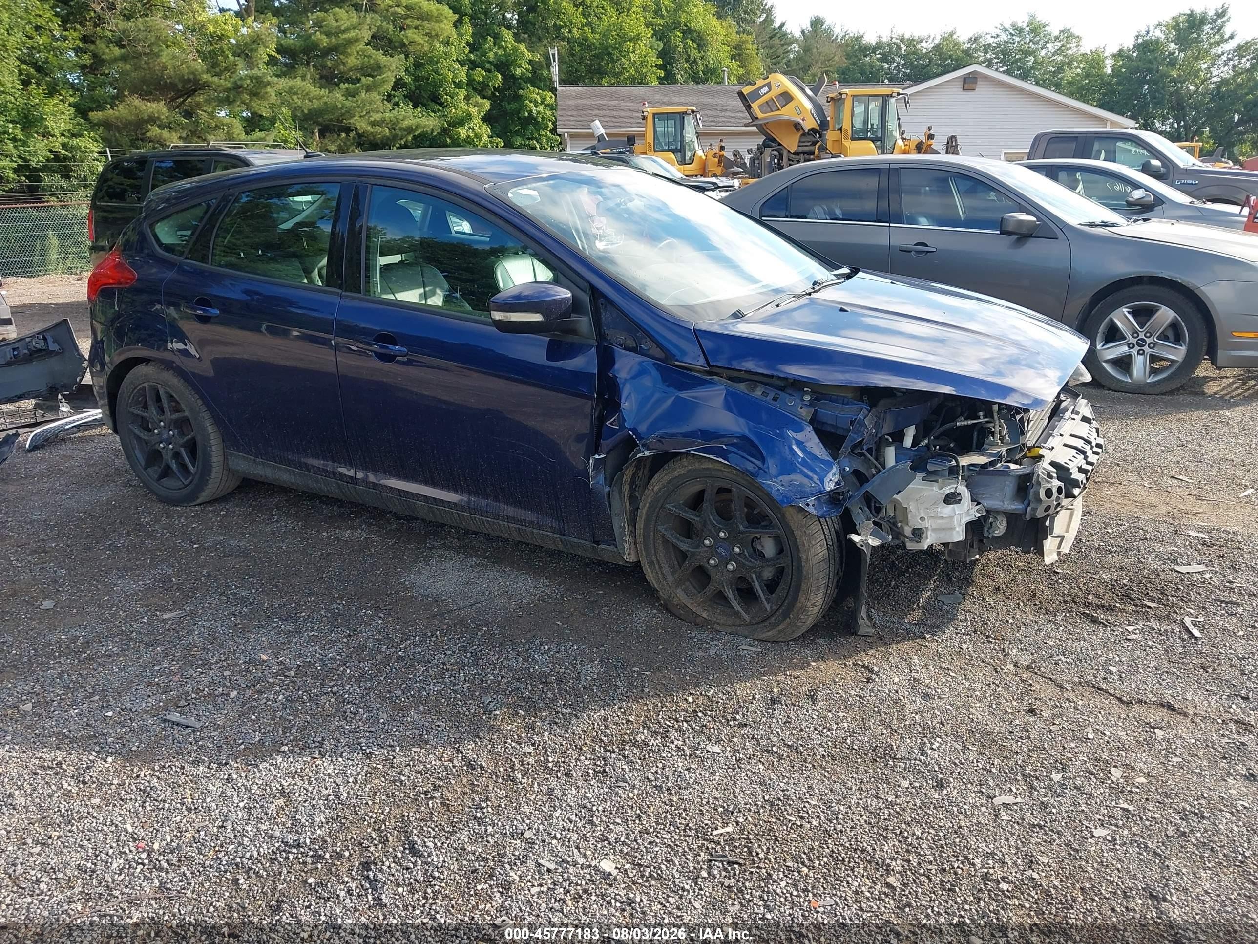 2016 Ford Focus SE, VIN 1FADP3K22GL254806 — Front end