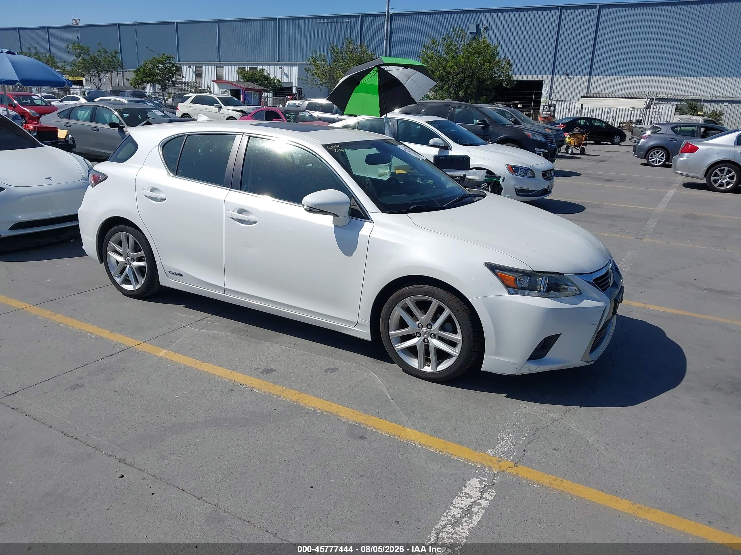 2014 Lexus CT 200h, VIN JTHKD5BH1E2191970 — Side