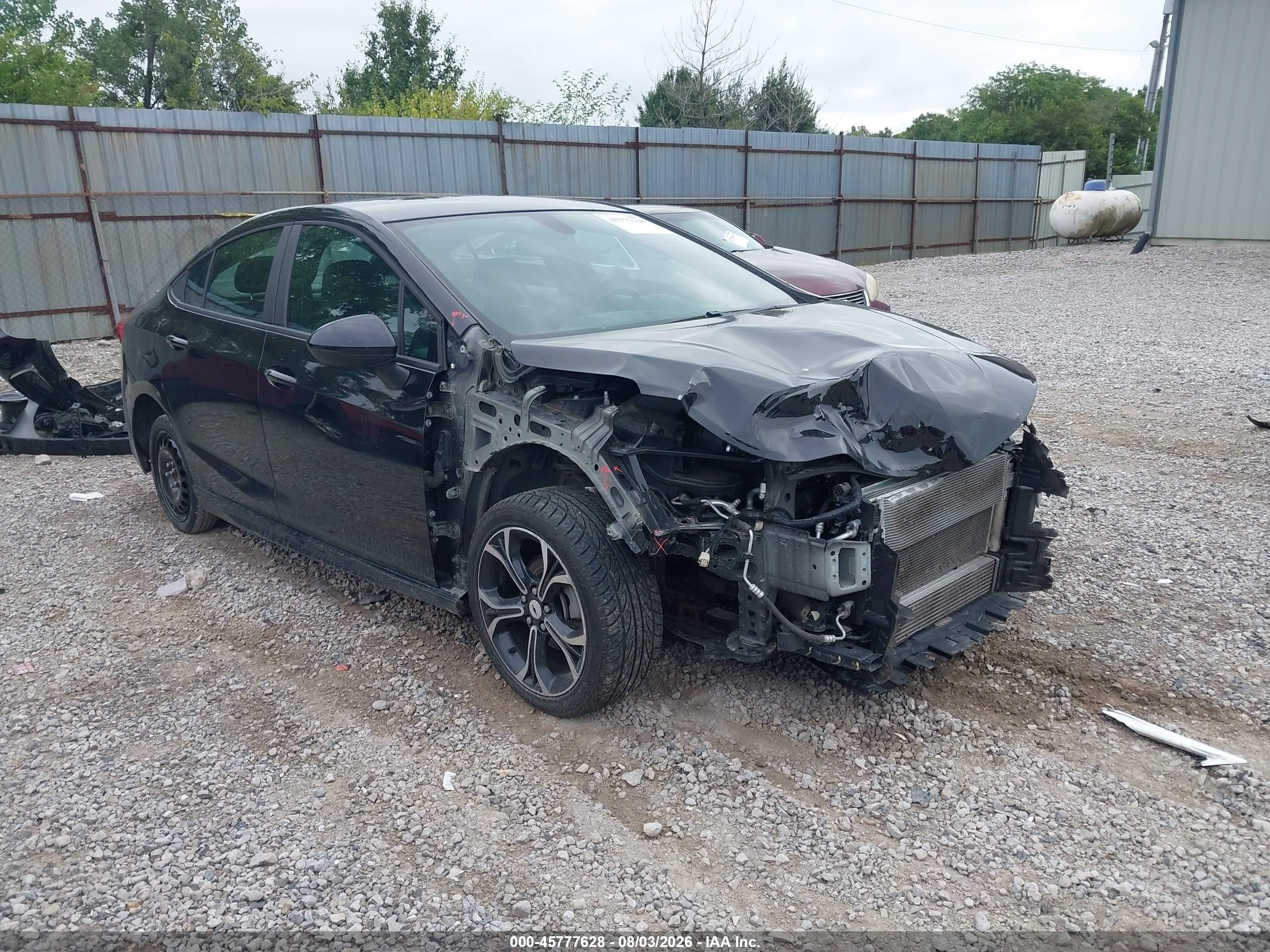2019 Chevrolet Cruze LT, VIN 1G1BE5SMXK7109303 — Перед