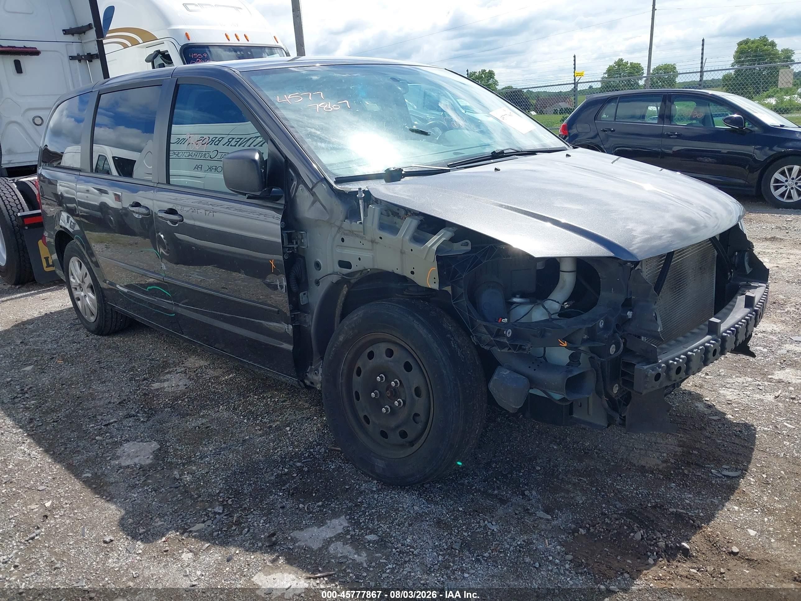 2017 Dodge Grand Caravan SE, VIN 2C4RDGBG6HR736778 — Front end