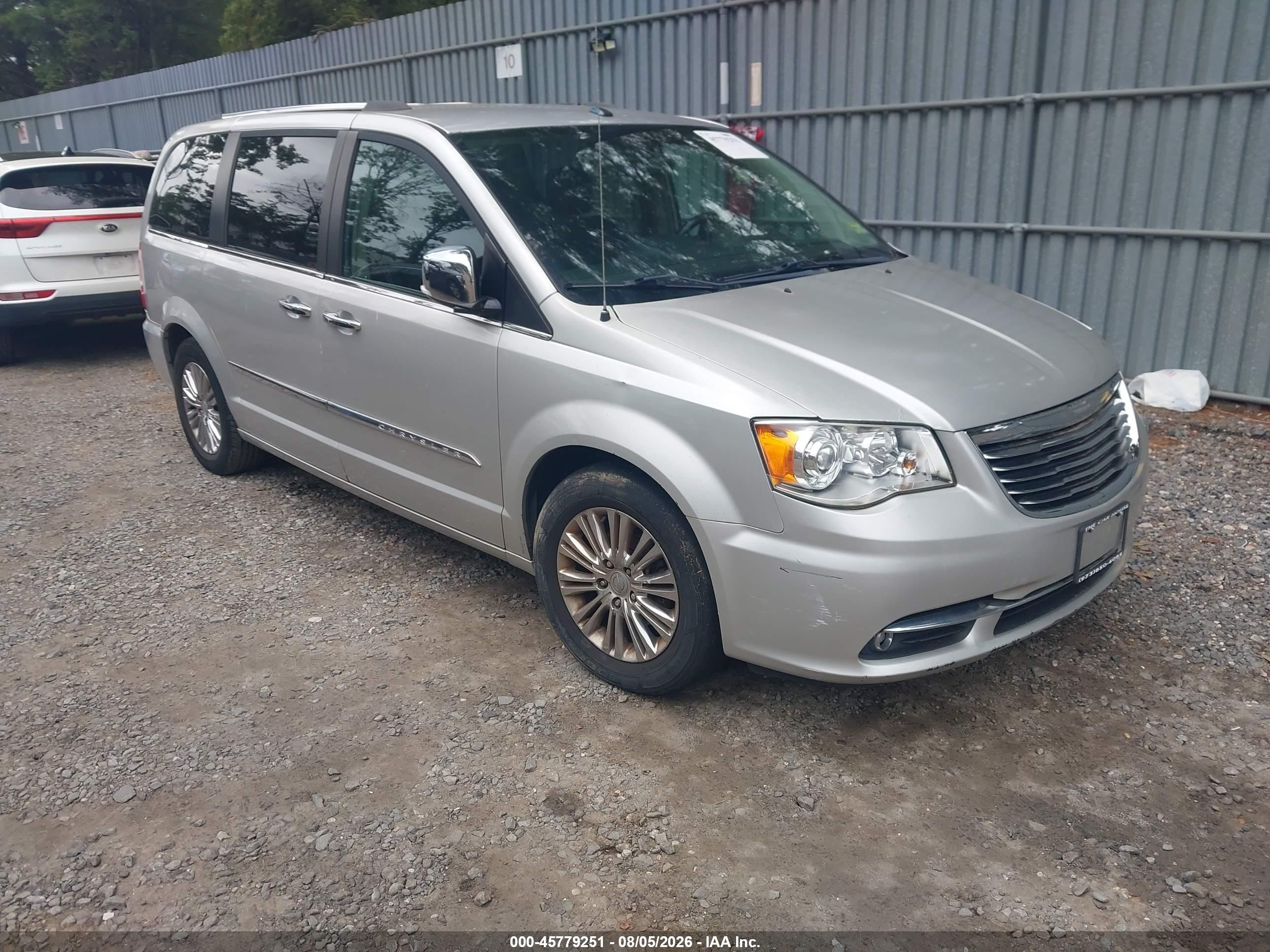 2011 Chrysler Town & Country Limited, VIN 2A4RR6DG3BR800818 — Normal wear
