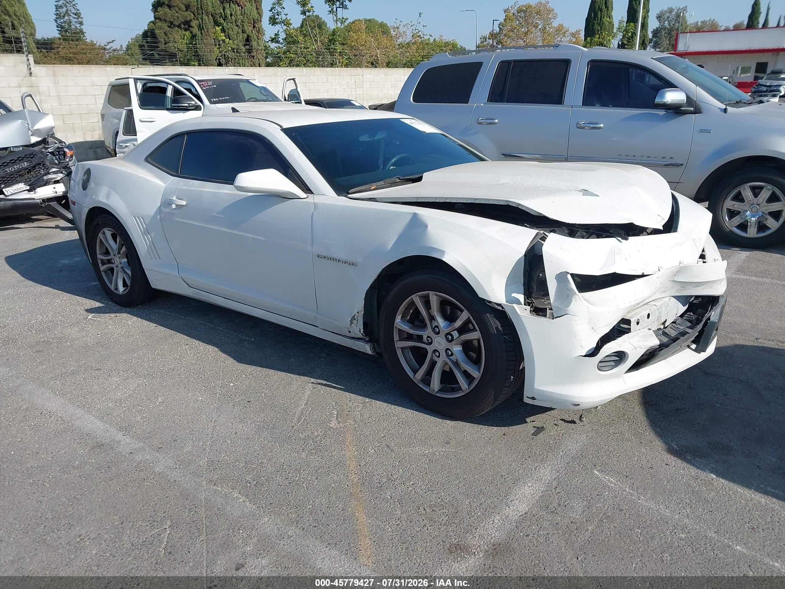 2014 Chevrolet Camaro LS, VIN 2G1FA1E36E9174161 — Front end