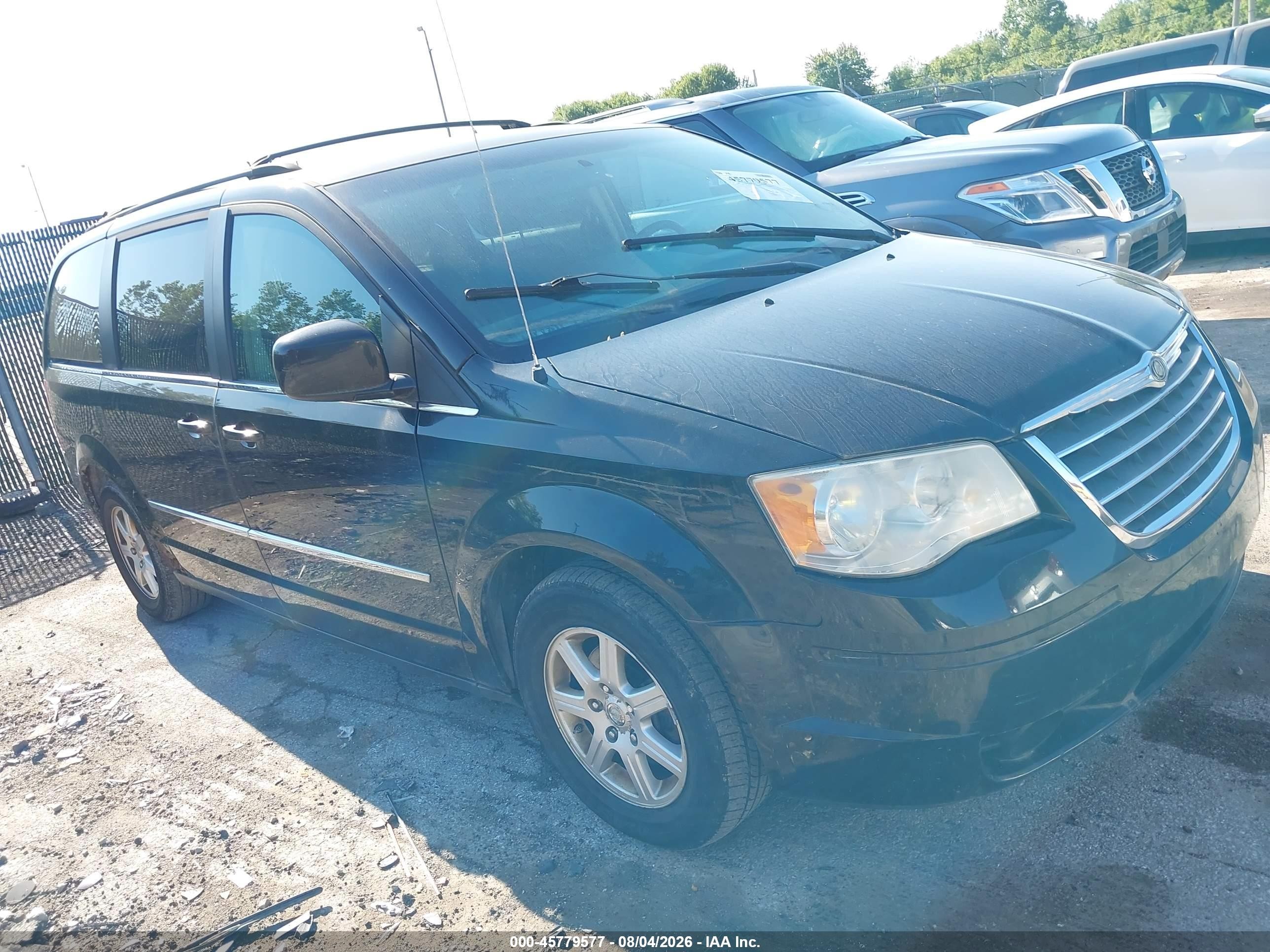 2010 Chrysler Town & Country Touring, VIN 2A4RR5D16AR214716 — Normal wear