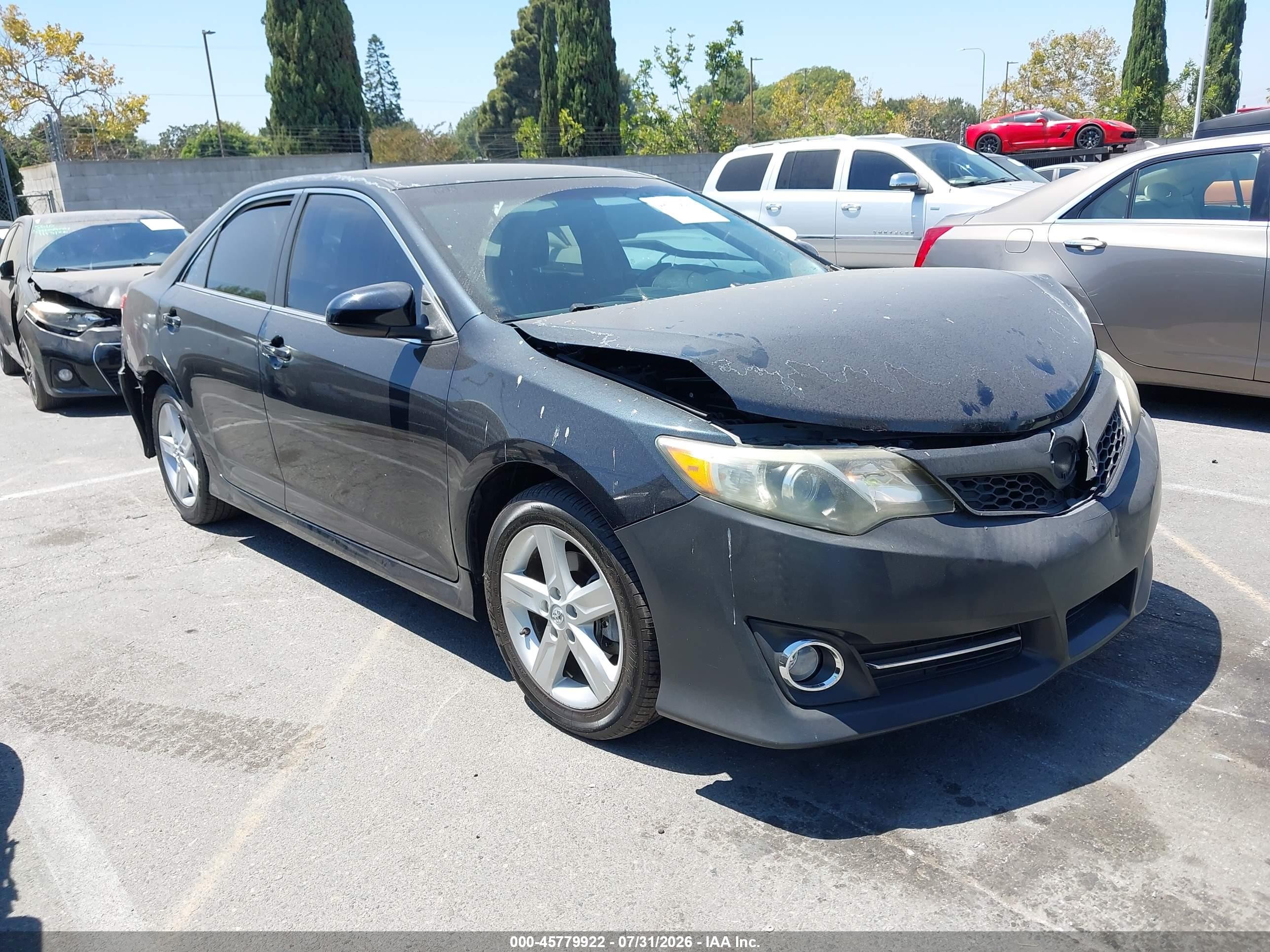 2014 Toyota Camry LE, VIN 4T1BF1FK1EU312992 — Front end