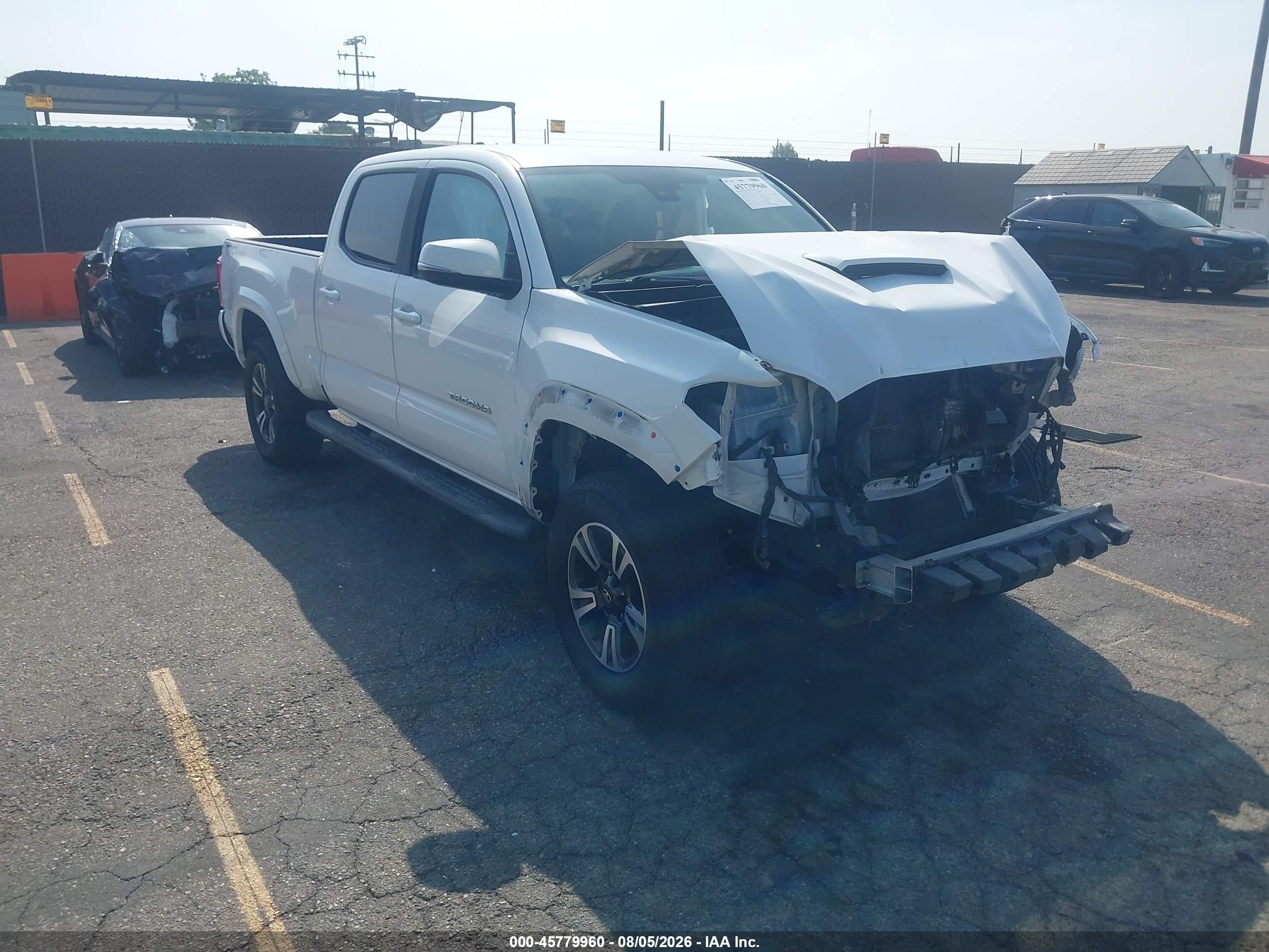 2019 Toyota Tacoma TRD Sport, VIN 3TMBZ5DN0KM021853 — Front end