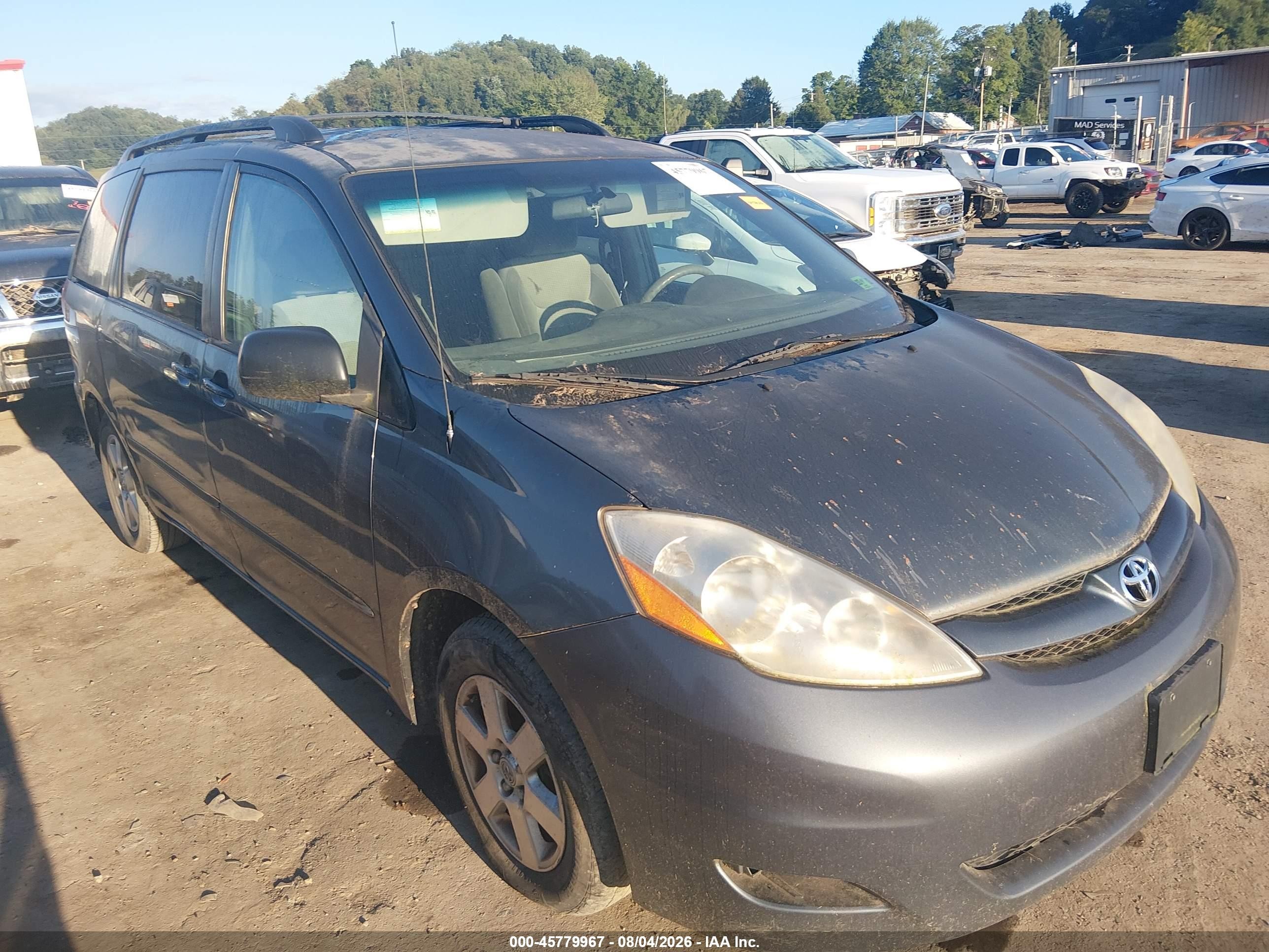 2010 Toyota Sienna LE, VIN 5TDKK4CC4ASZ93688 — Normal wear