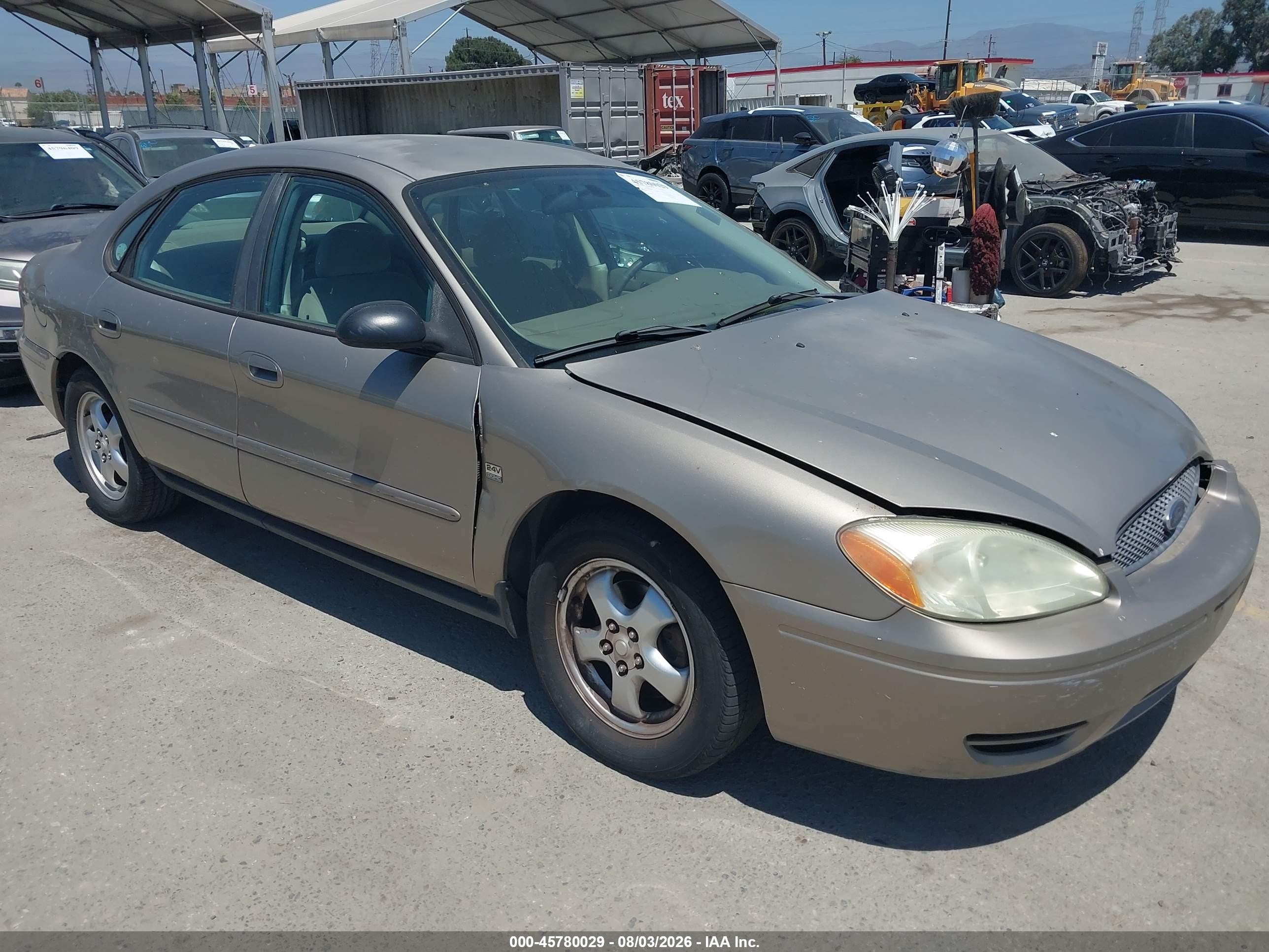 2004 Ford Taurus SES, VIN 1FAFP55S14G182288 — Front end
