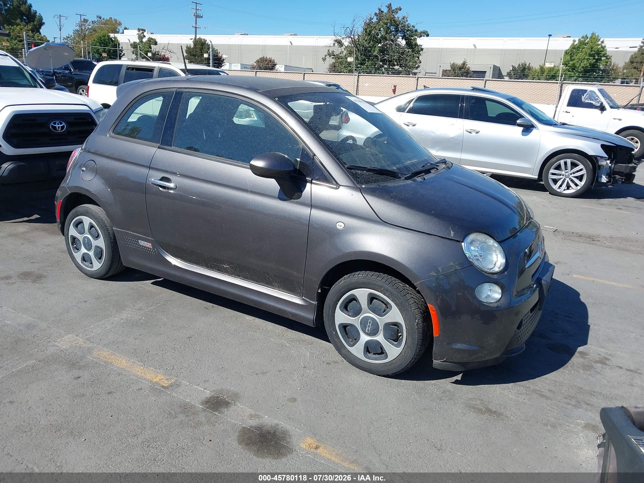 2015 FIAT 500e, VIN 3C3CFFGE8FT576077 — Normal wear