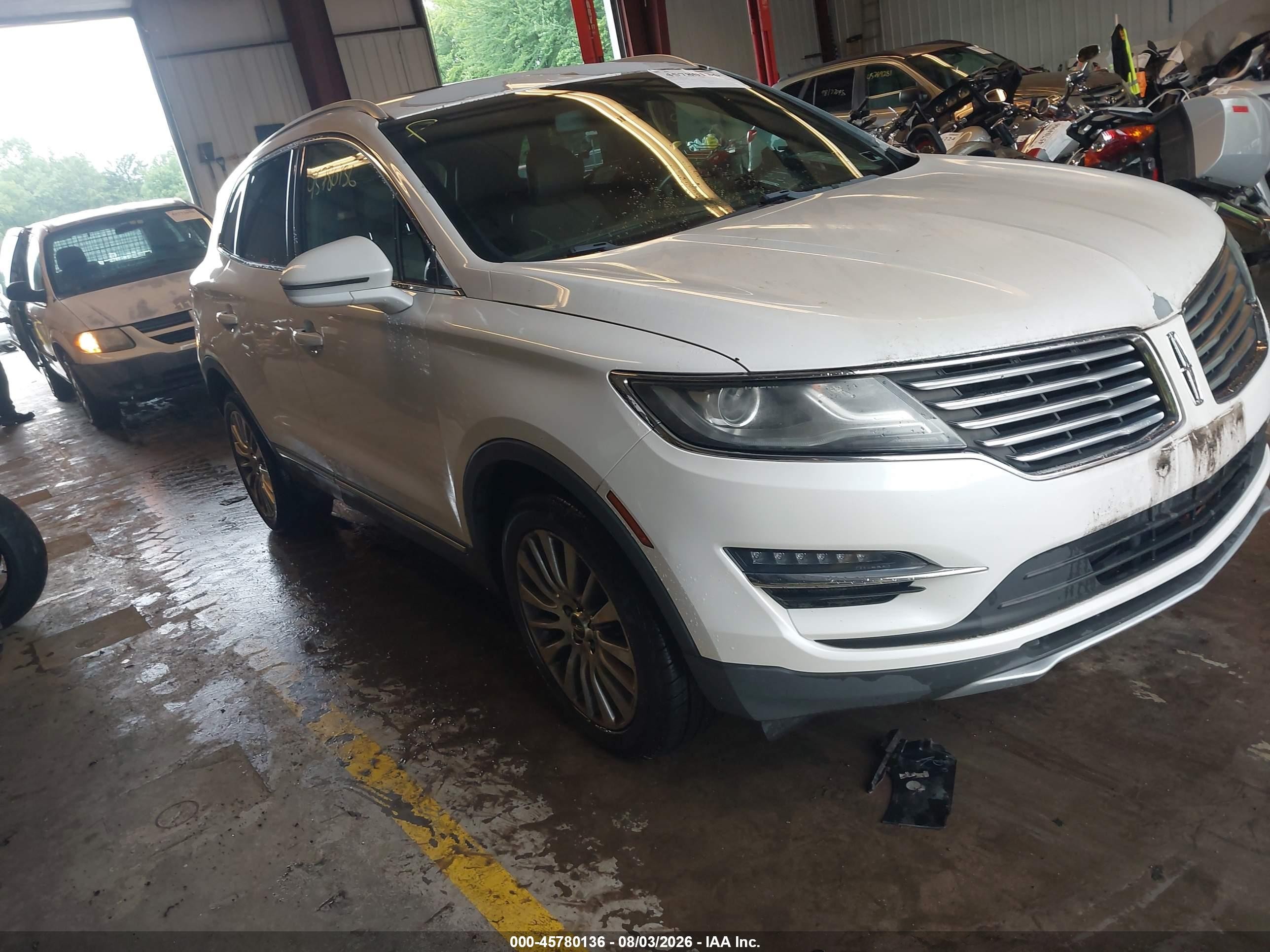 2016 Lincoln MKC Reserve, VIN 5LMCJ3D96GUJ26671 — Normal wear