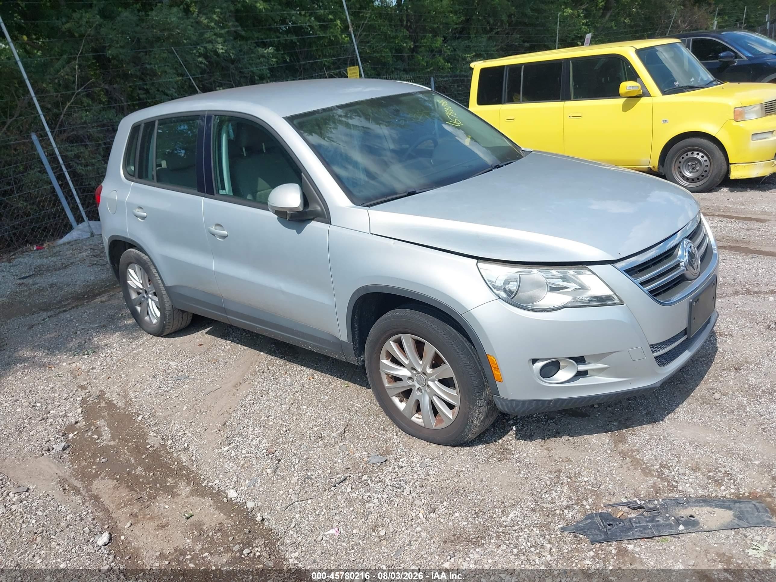 2010 Volkswagen Tiguan S, VIN WVGAV7AX6AW525827 — Normal wear