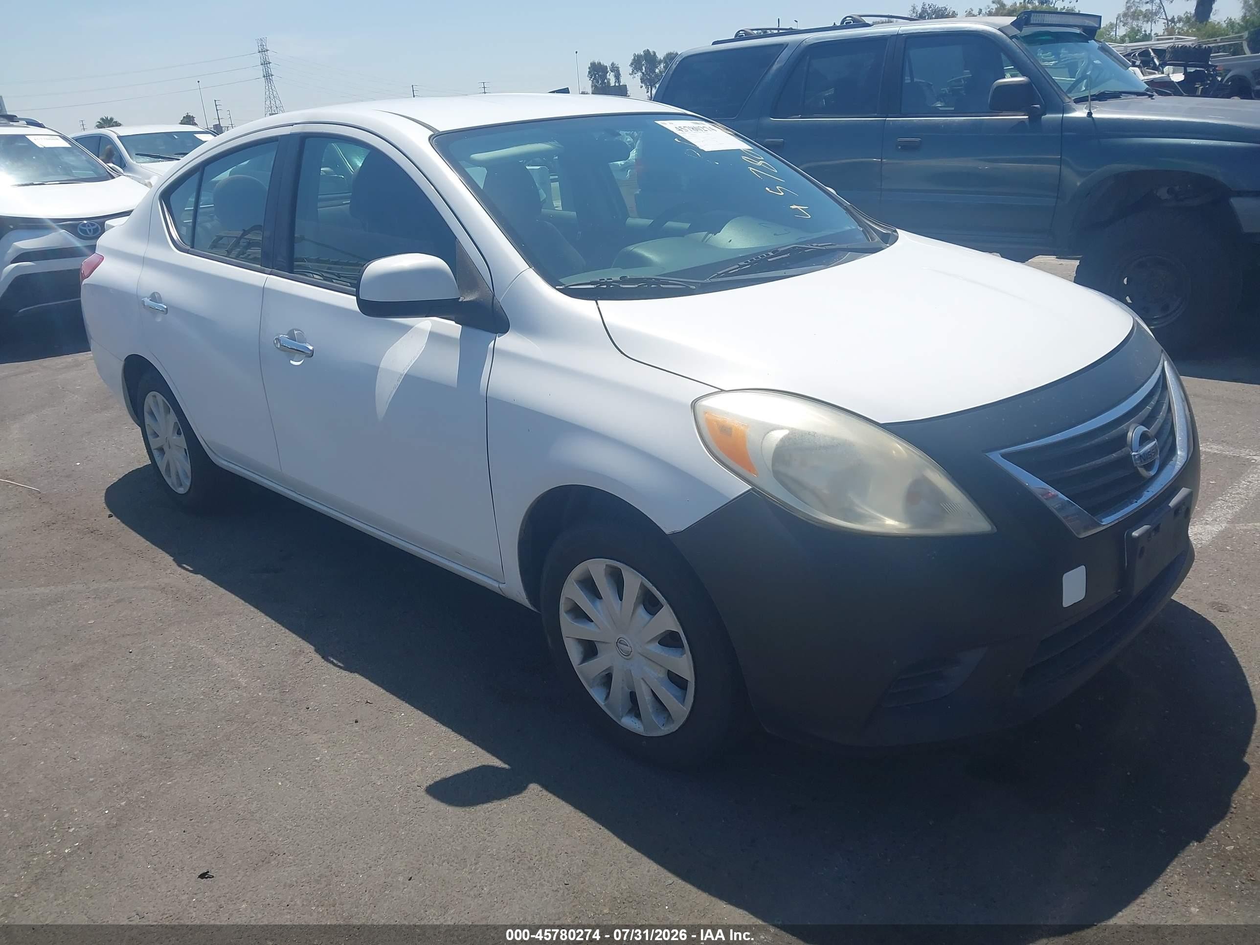 2014 Nissan Versa SV, VIN 3N1CN7AP3EL813316 — Normal wear