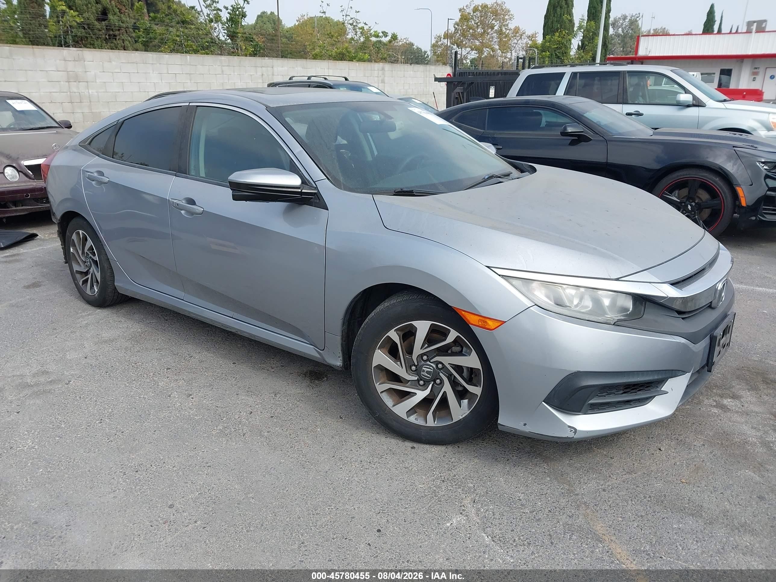 2017 Honda Civic EX, VIN 2HGFC2F73HH558774 — Бок