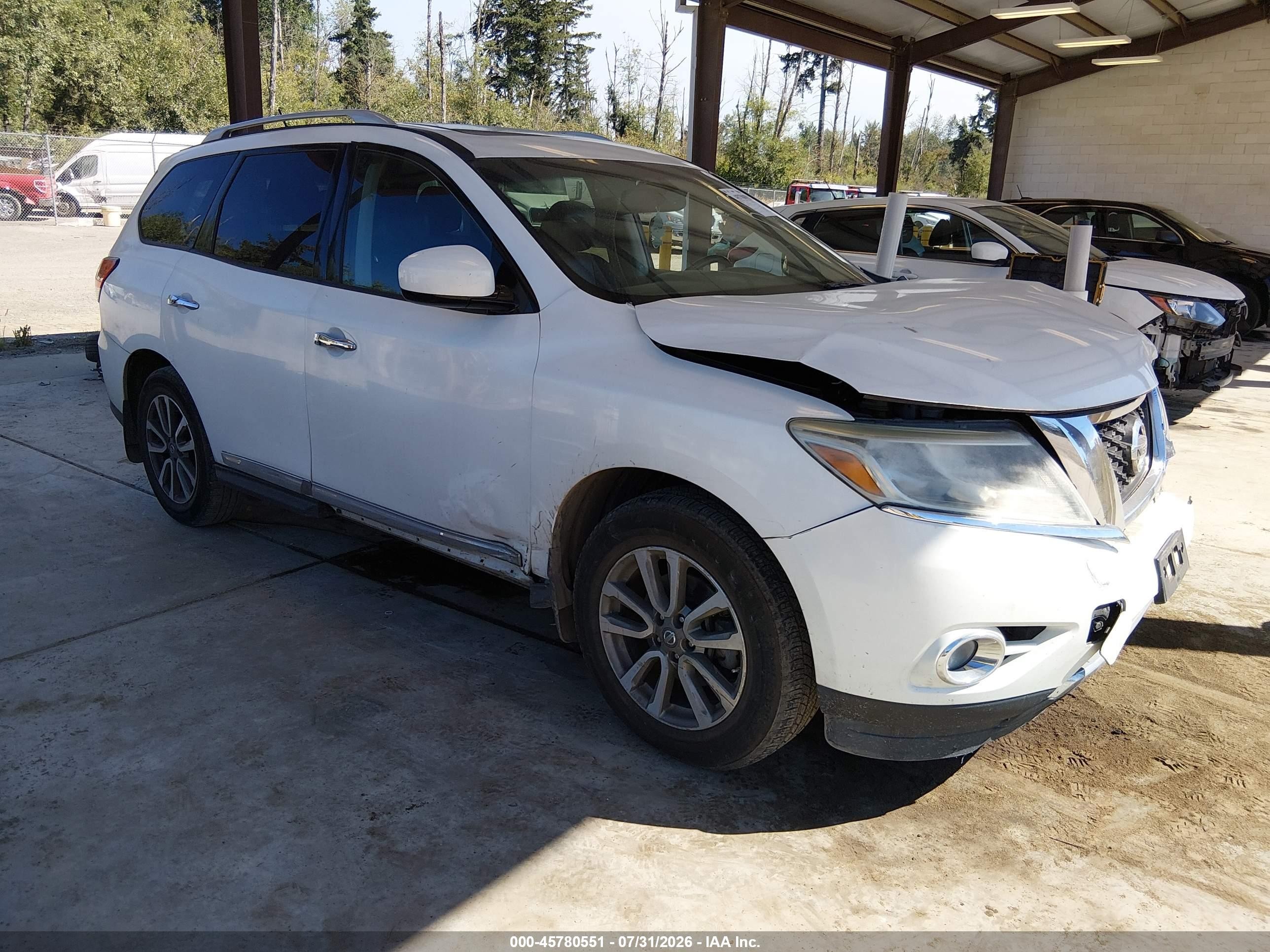 2014 Nissan Pathfinder Platinum, VIN 5N1AR2MN0EC676218 — Front end