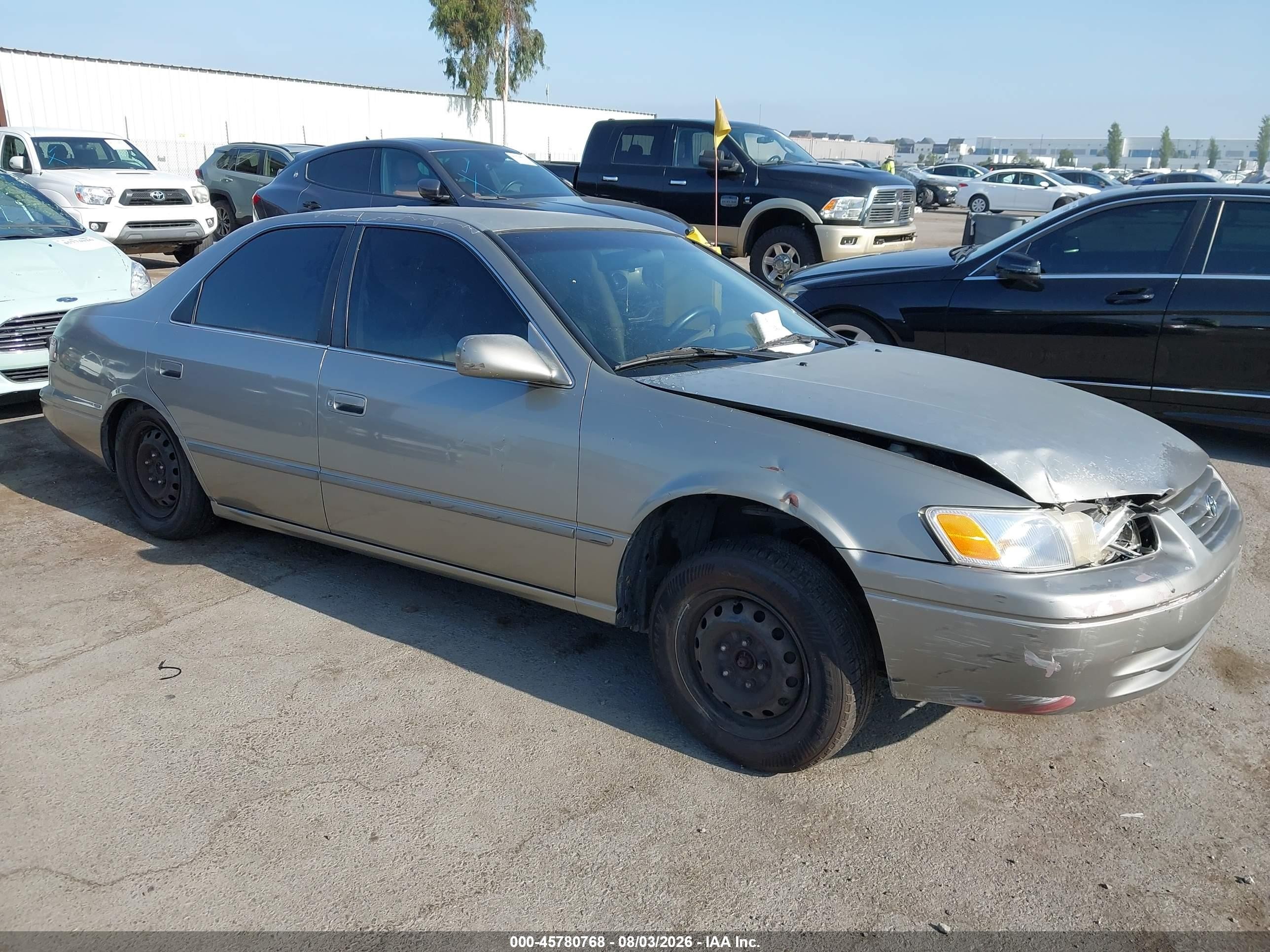 1998 Toyota Camry LE, VIN JT2BG22K3W0203190 — Side