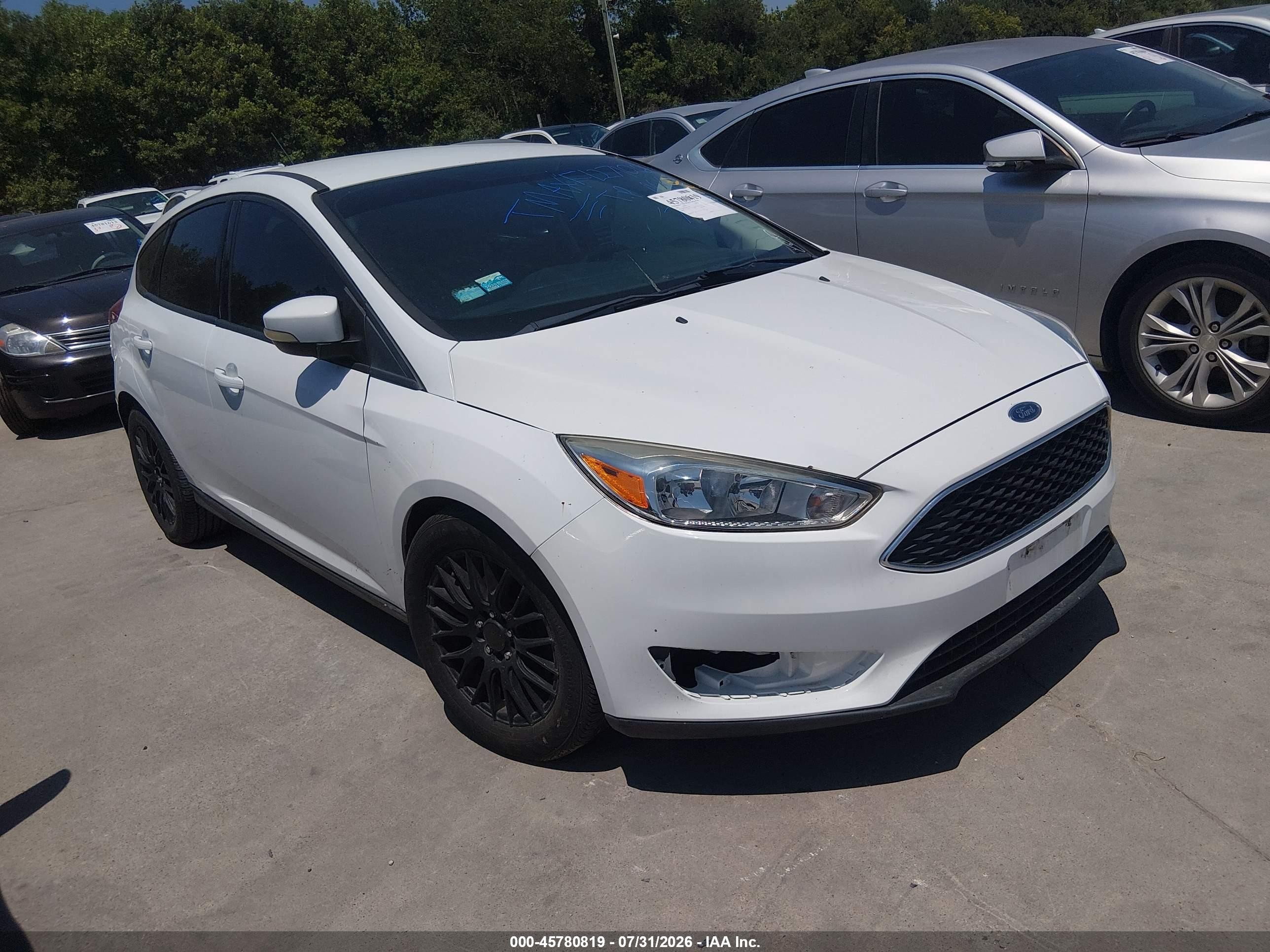 2015 Ford Focus SE, VIN 1FADP3K24FL271069 — Normal wear